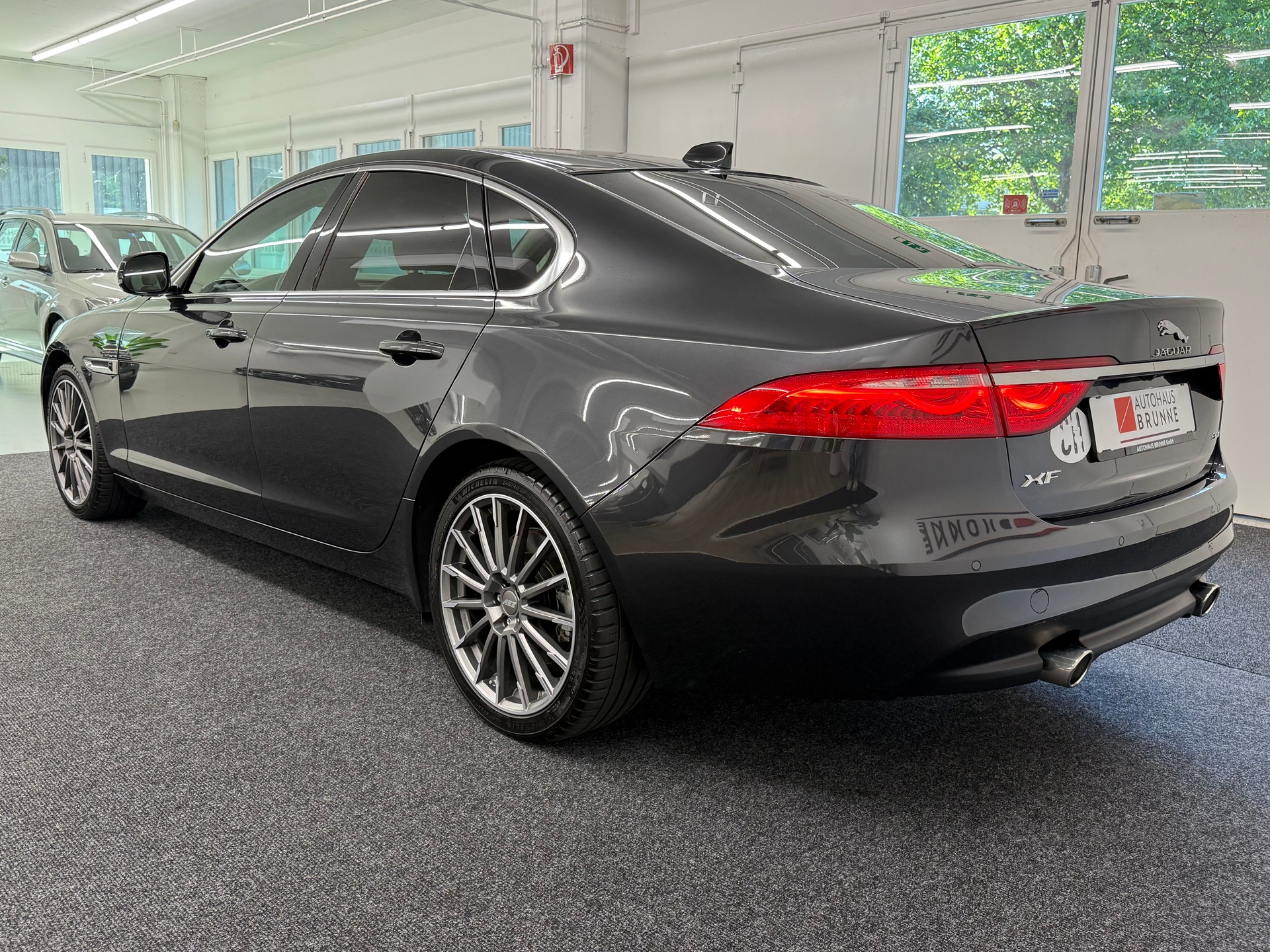 JAGUAR XF 30d Portfolio Automatic-image-8