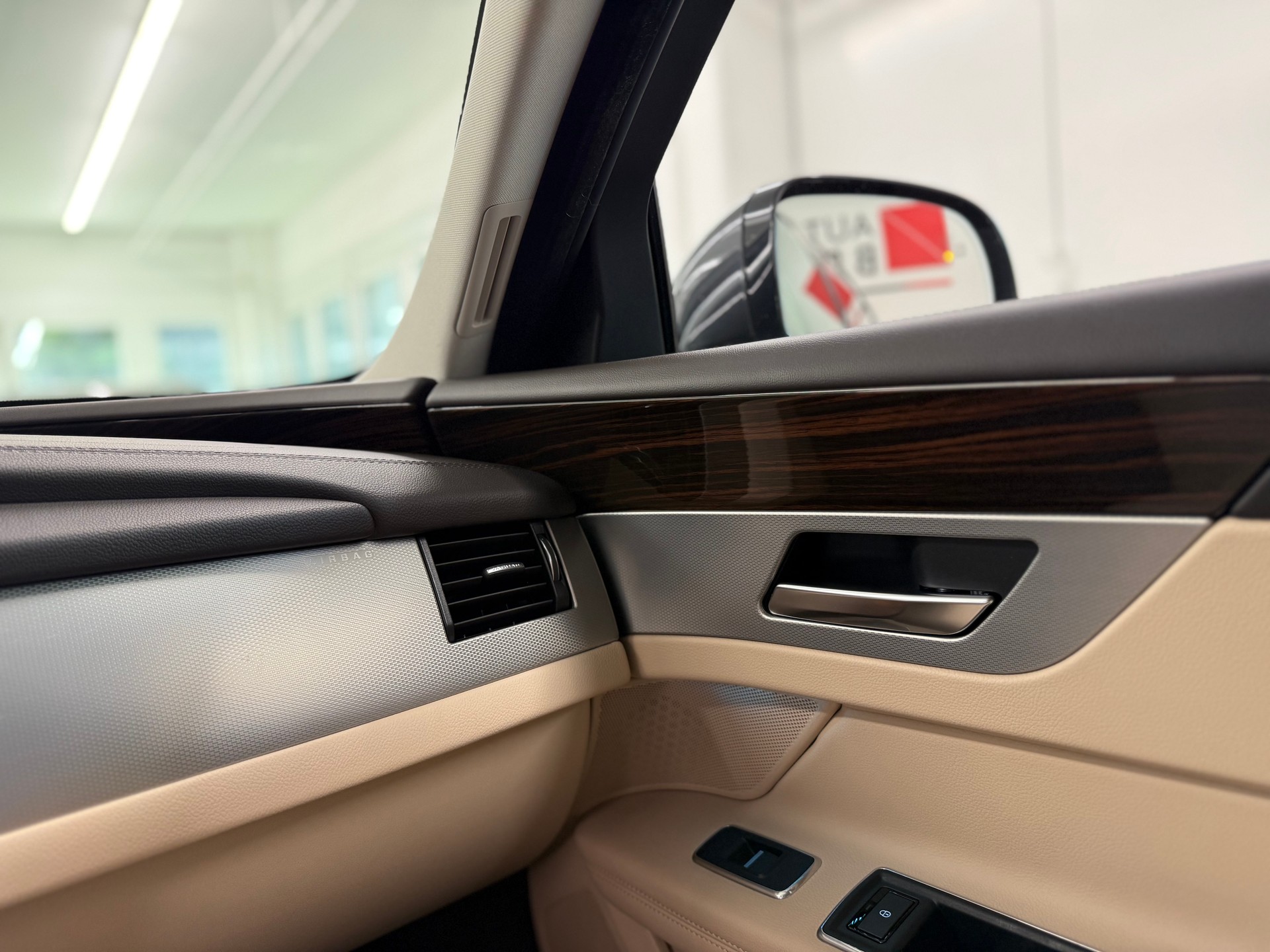 JAGUAR XF 30d Portfolio Automatic-image-30