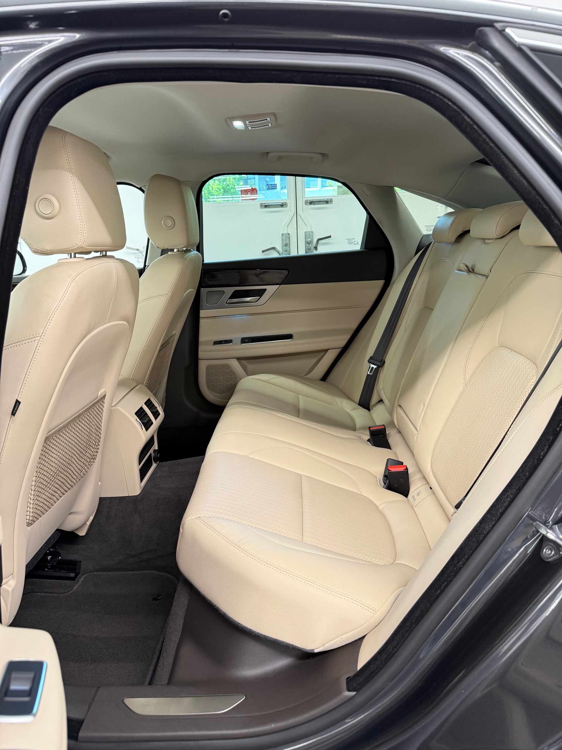 JAGUAR XF 30d Portfolio Automatic-image-21