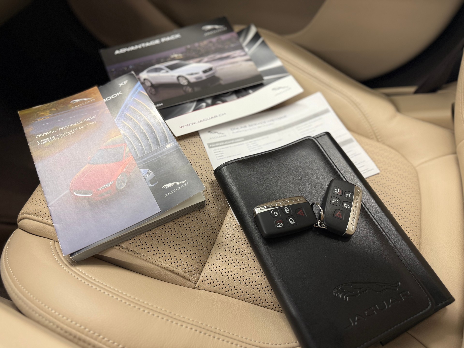 JAGUAR XF 30d Portfolio Automatic-image-31
