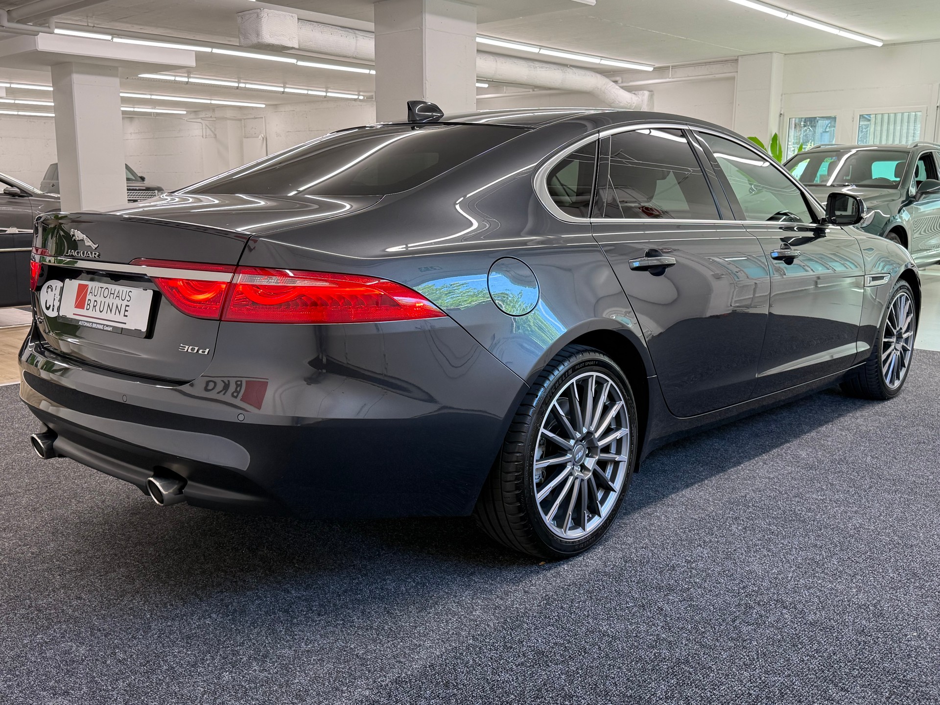 JAGUAR XF 30d Portfolio Automatic-image-3