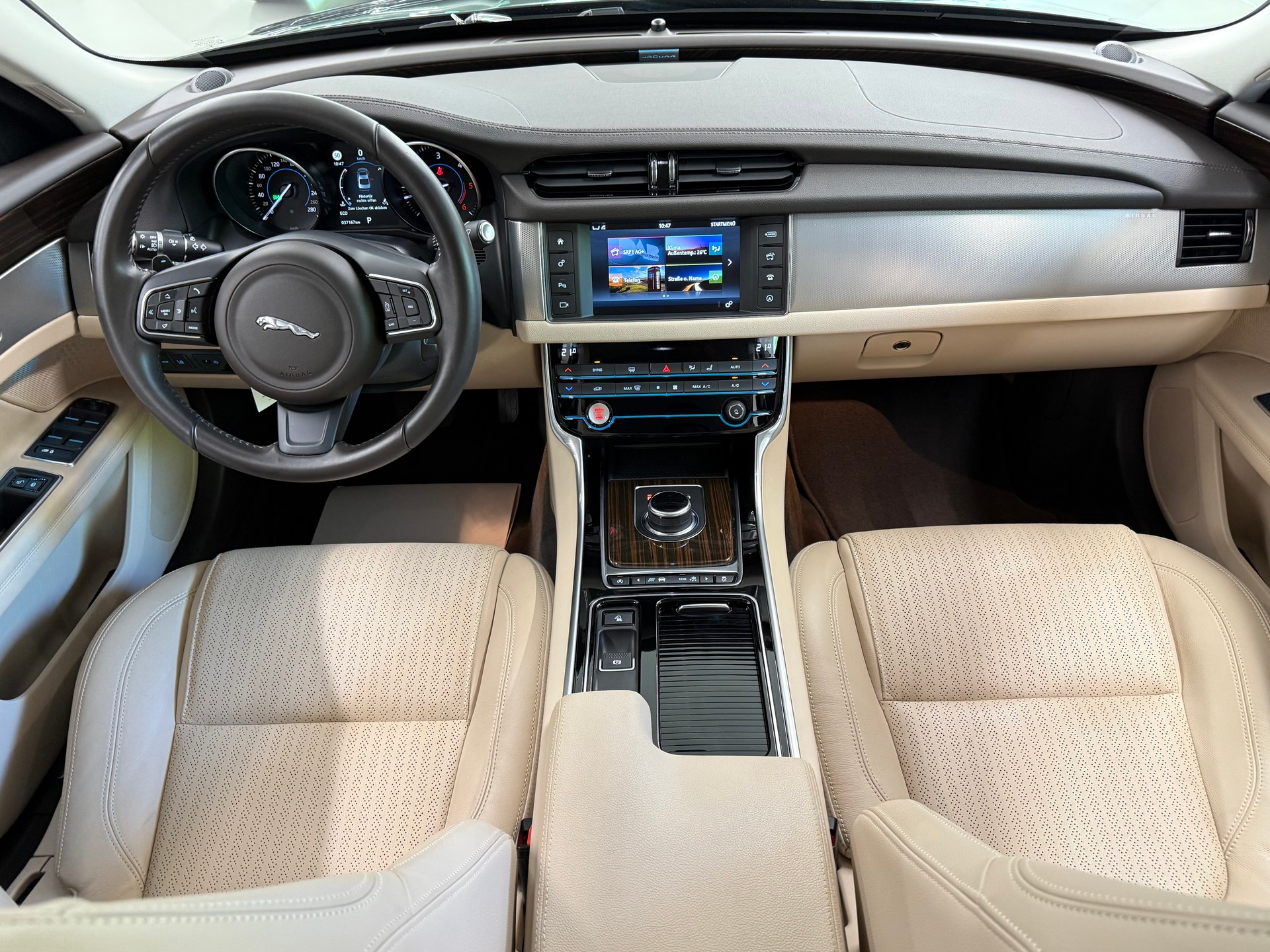 JAGUAR XF 30d Portfolio Automatic-image-14