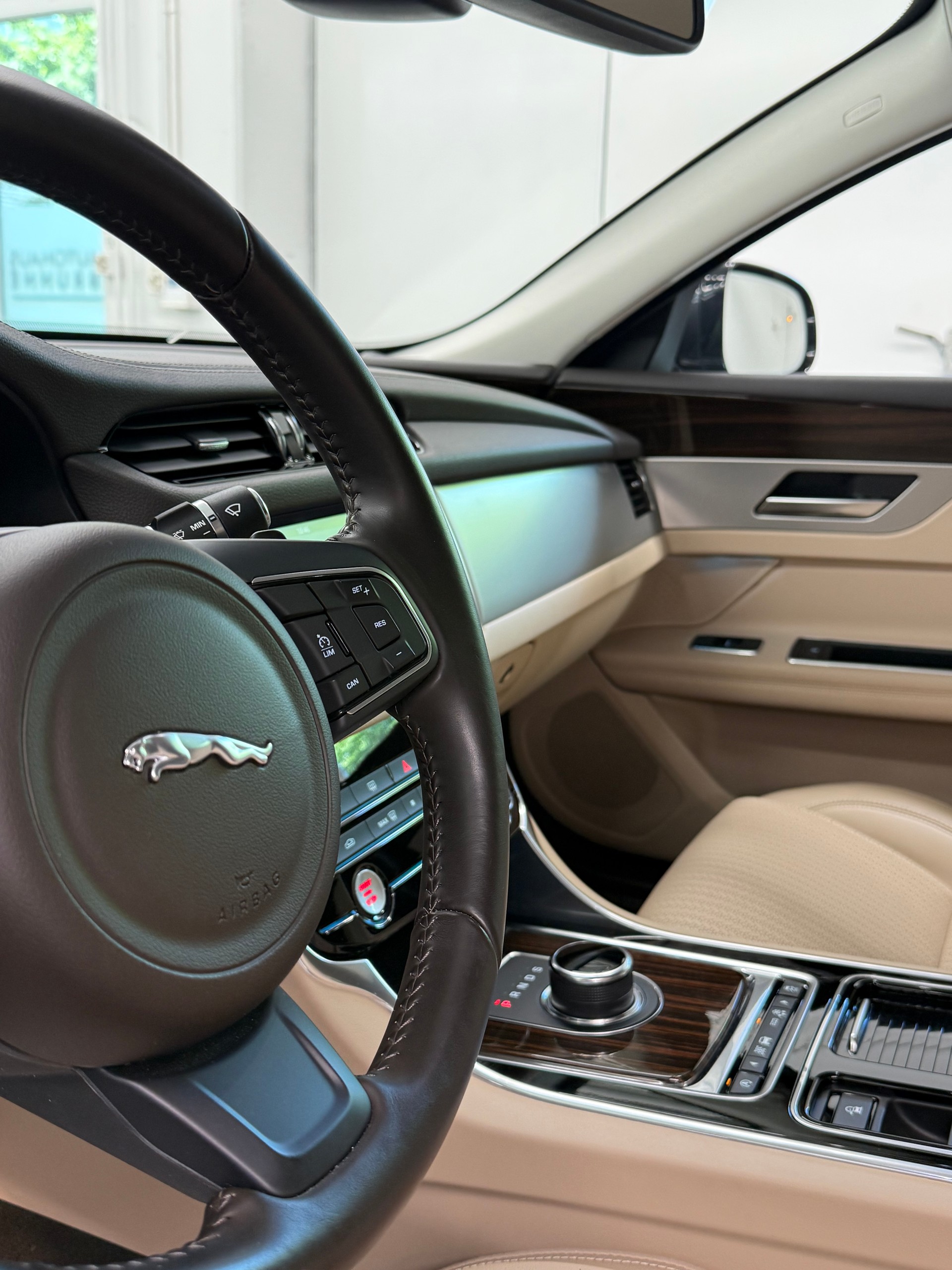 JAGUAR XF 30d Portfolio Automatic-image-18
