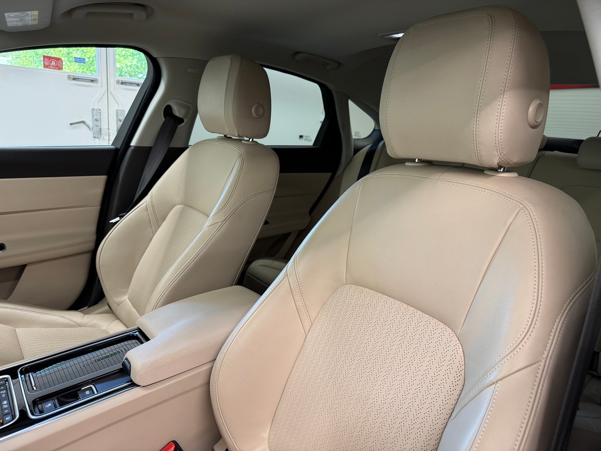 JAGUAR XF 30d Portfolio Automatic-image-20