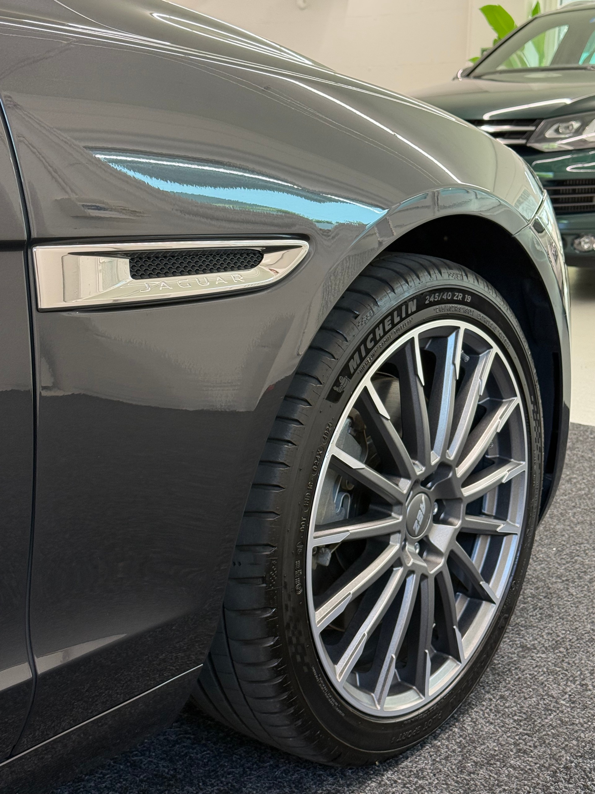 JAGUAR XF 30d Portfolio Automatic-image-11