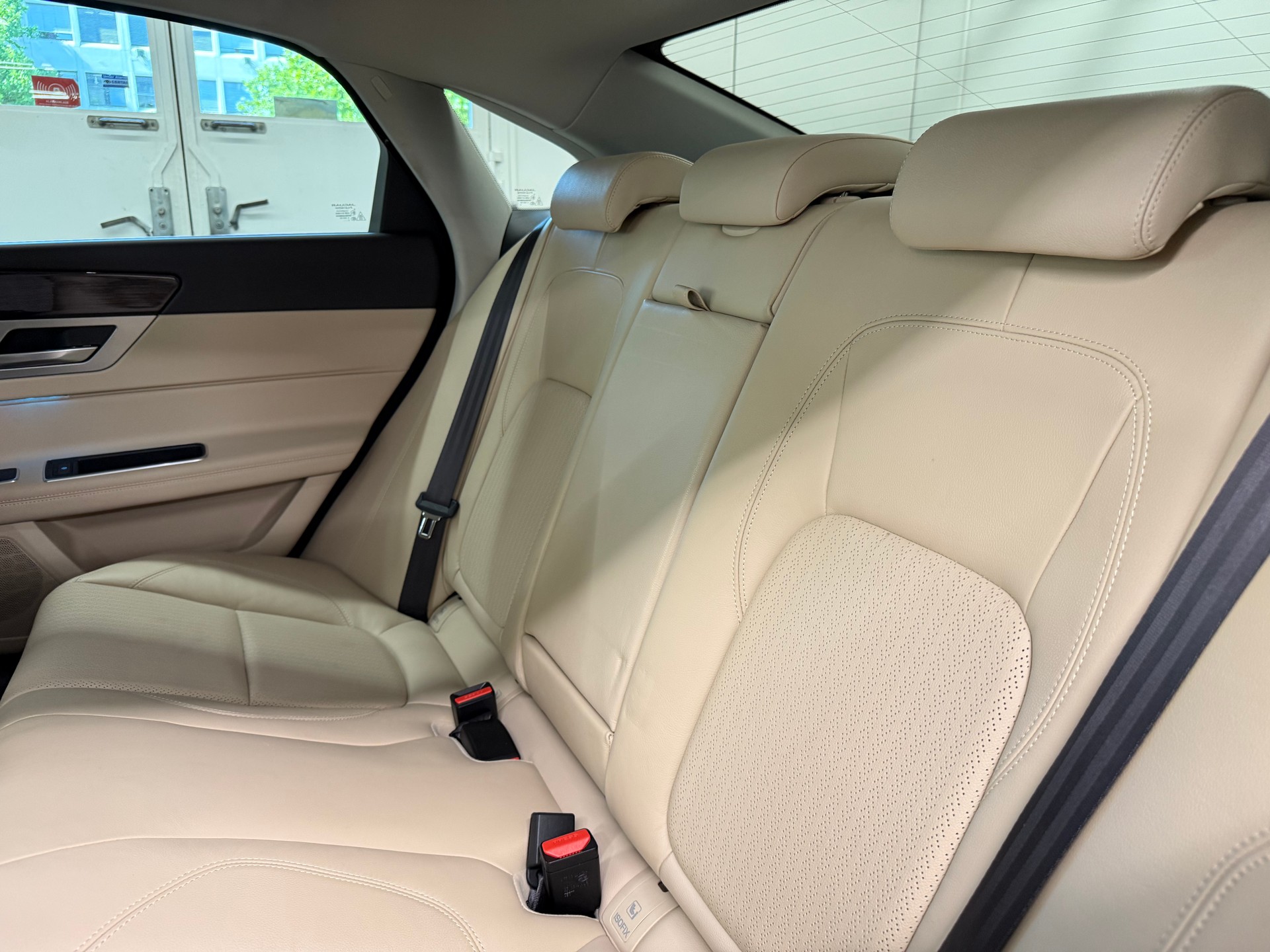 JAGUAR XF 30d Portfolio Automatic-image-28