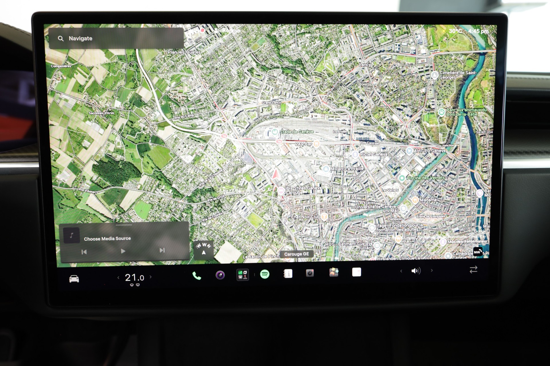 TESLA Model X 100kWh Plaid-image-18
