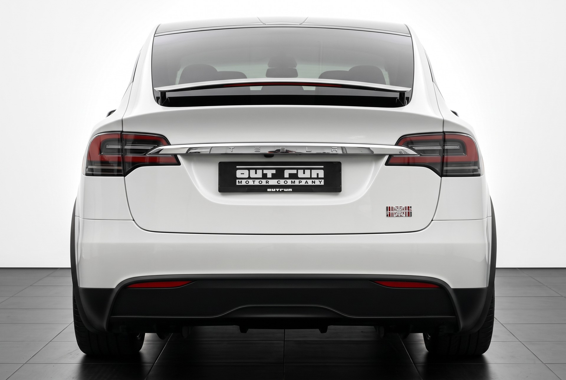 TESLA Model X 100kWh Plaid-showroom-element-3