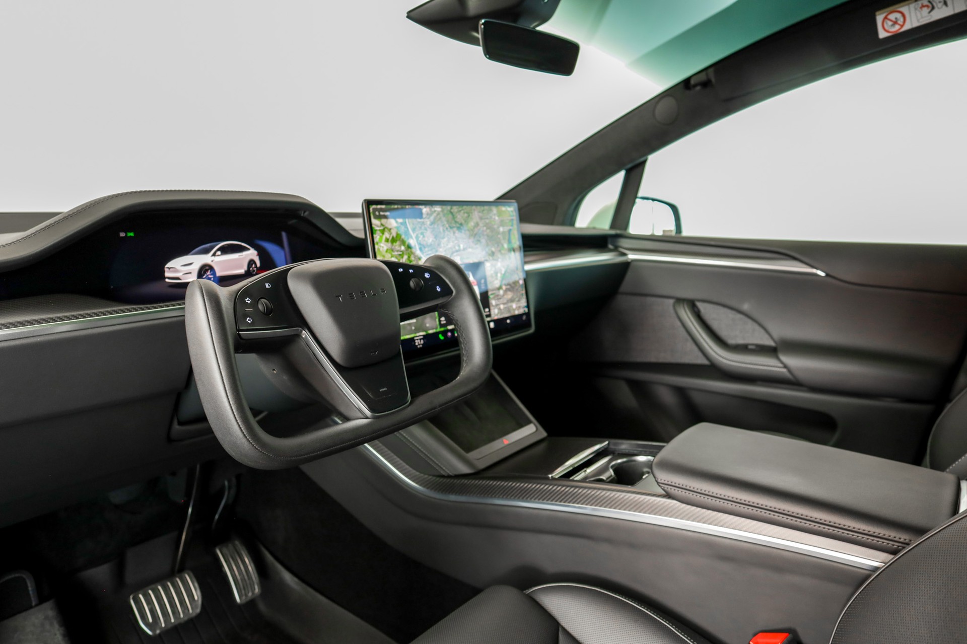 TESLA Model X 100kWh Plaid-showroom-element-1