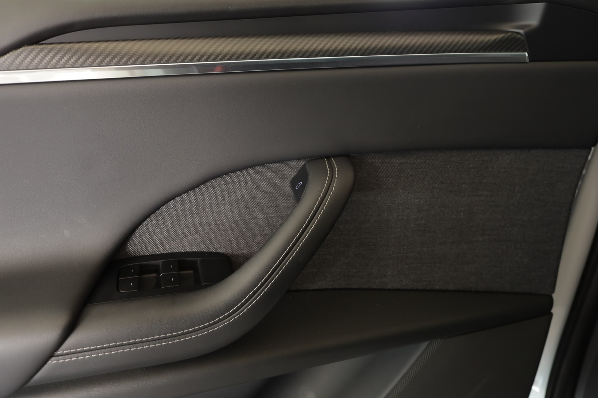 TESLA Model X 100kWh Plaid-image-11