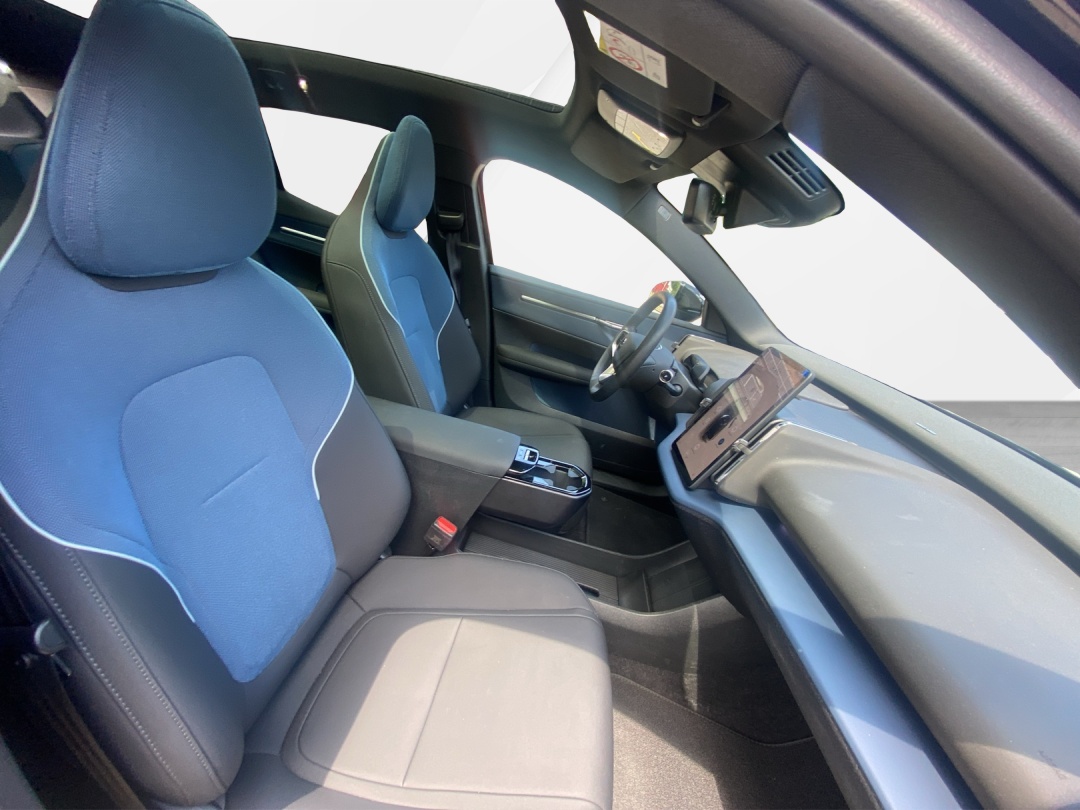 VOLVO EX30 E60 69kWh Twin Ultra-image-11