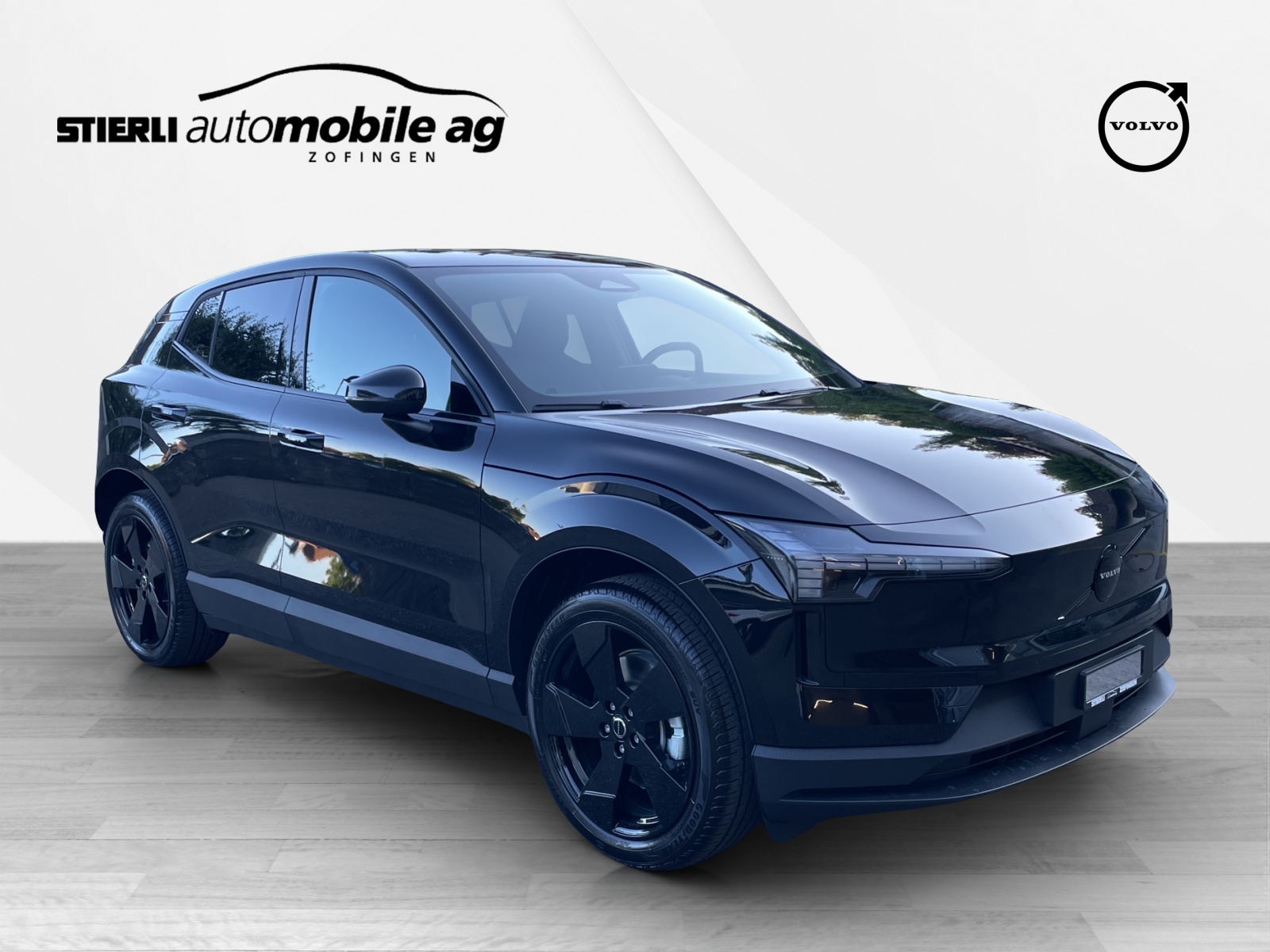 VOLVO EX 30 E60 Plus Swiss Black Edition-showroom-element-2