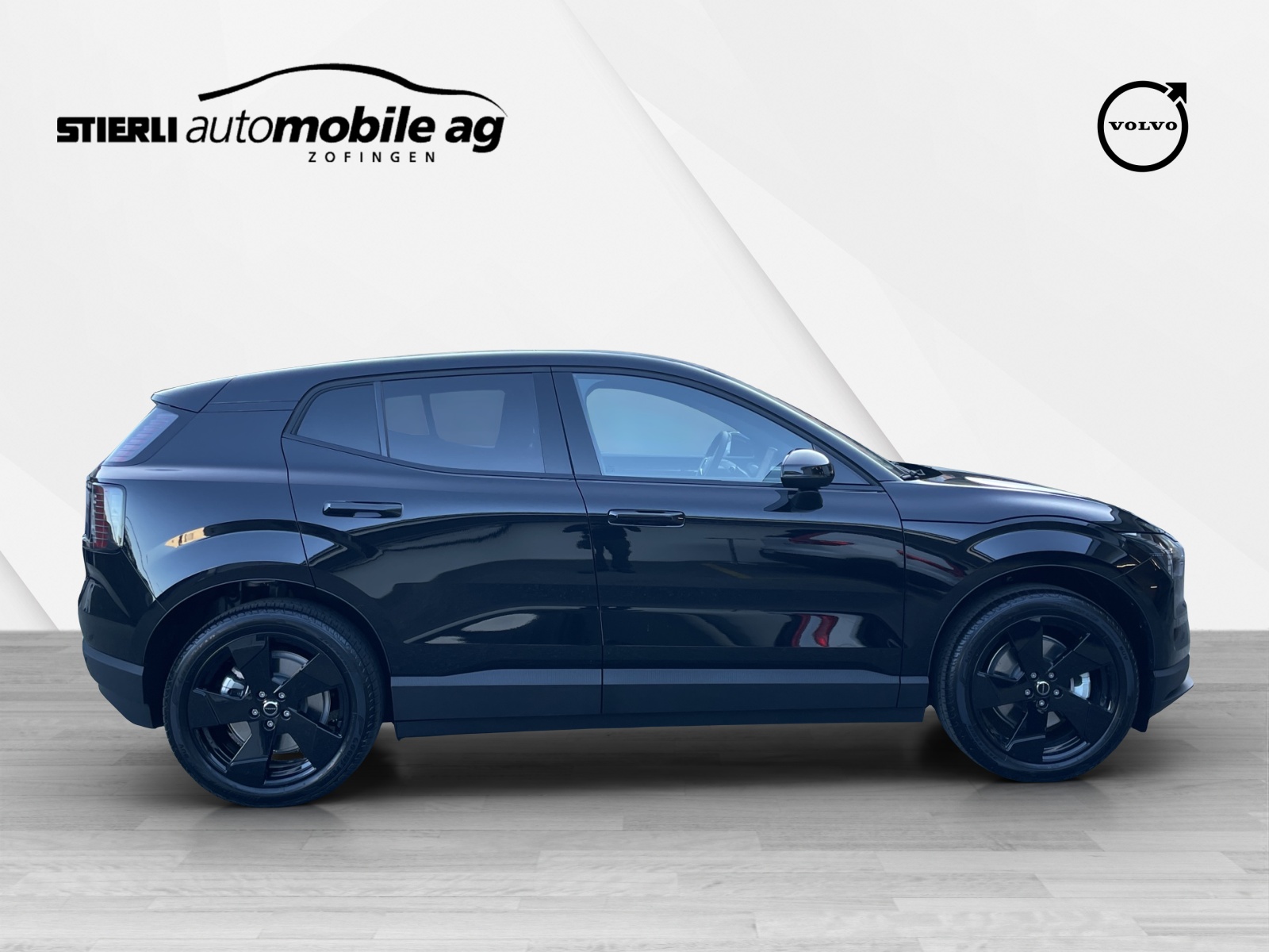 VOLVO EX 30 E60 Plus Swiss Black Edition-showroom-element-3