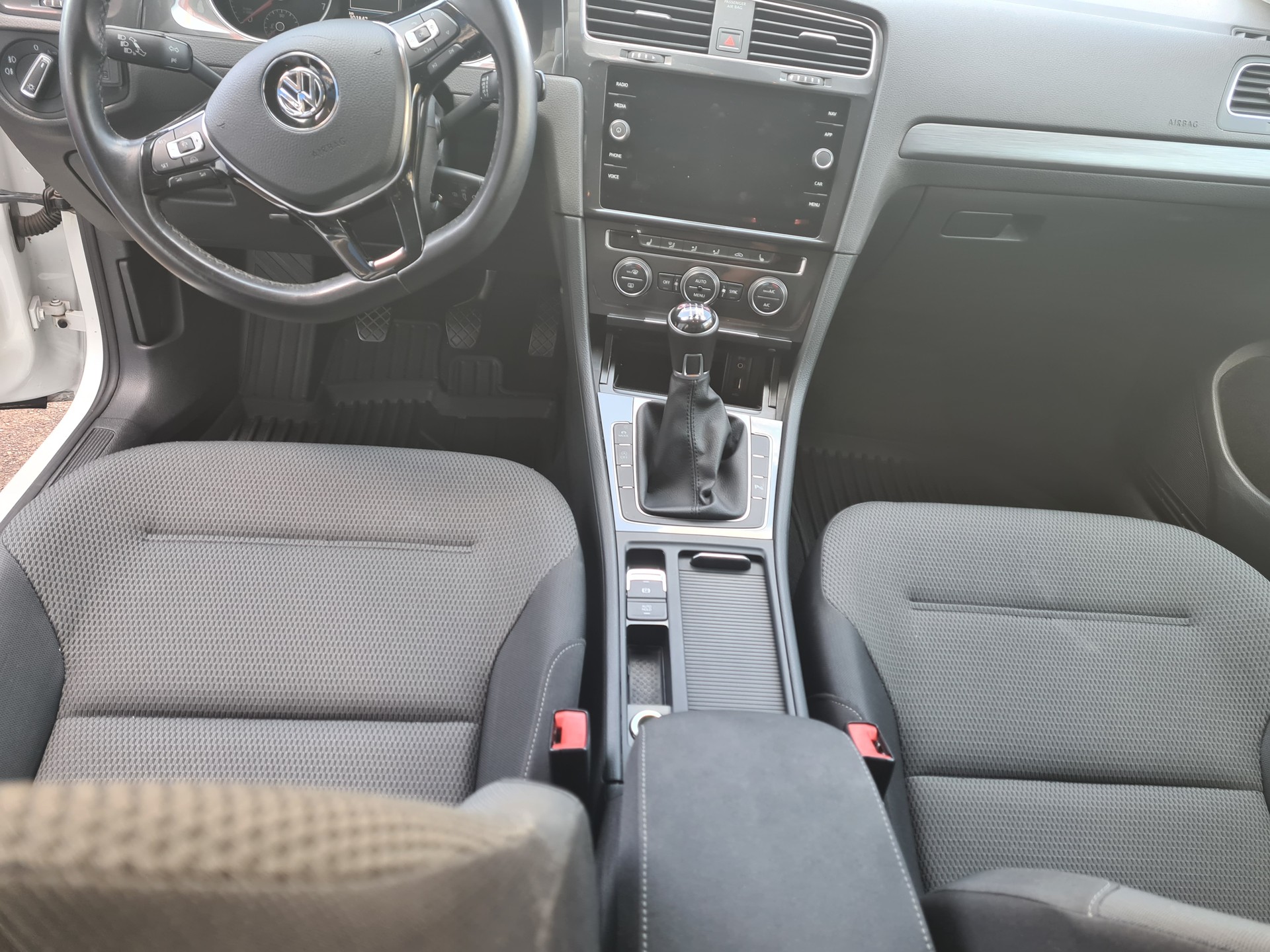 VW Golf 1.4 TSI Comfortline Start-image-9