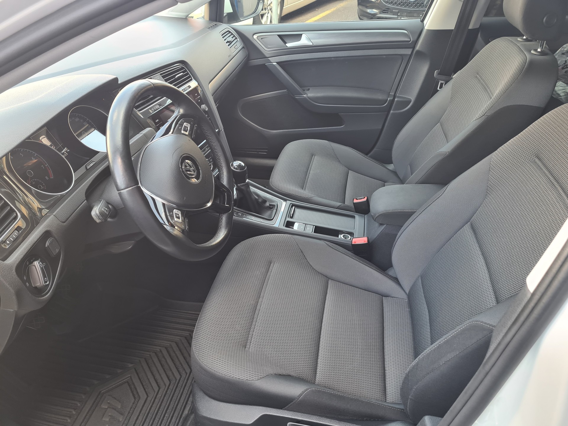 VW Golf 1.4 TSI Comfortline Start-image-8
