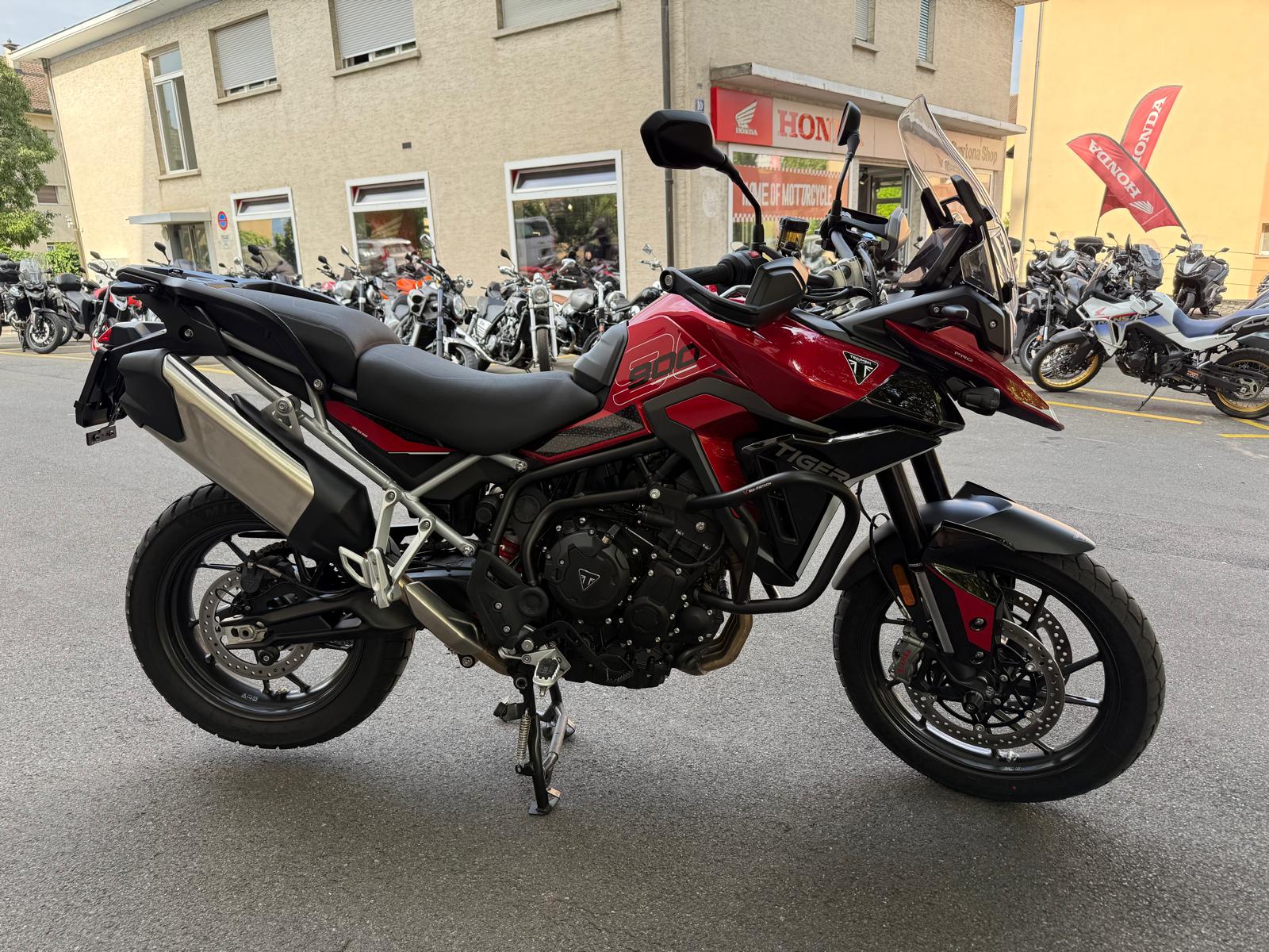 TRIUMPH Tiger 900 GT Pro-showroom-element-3