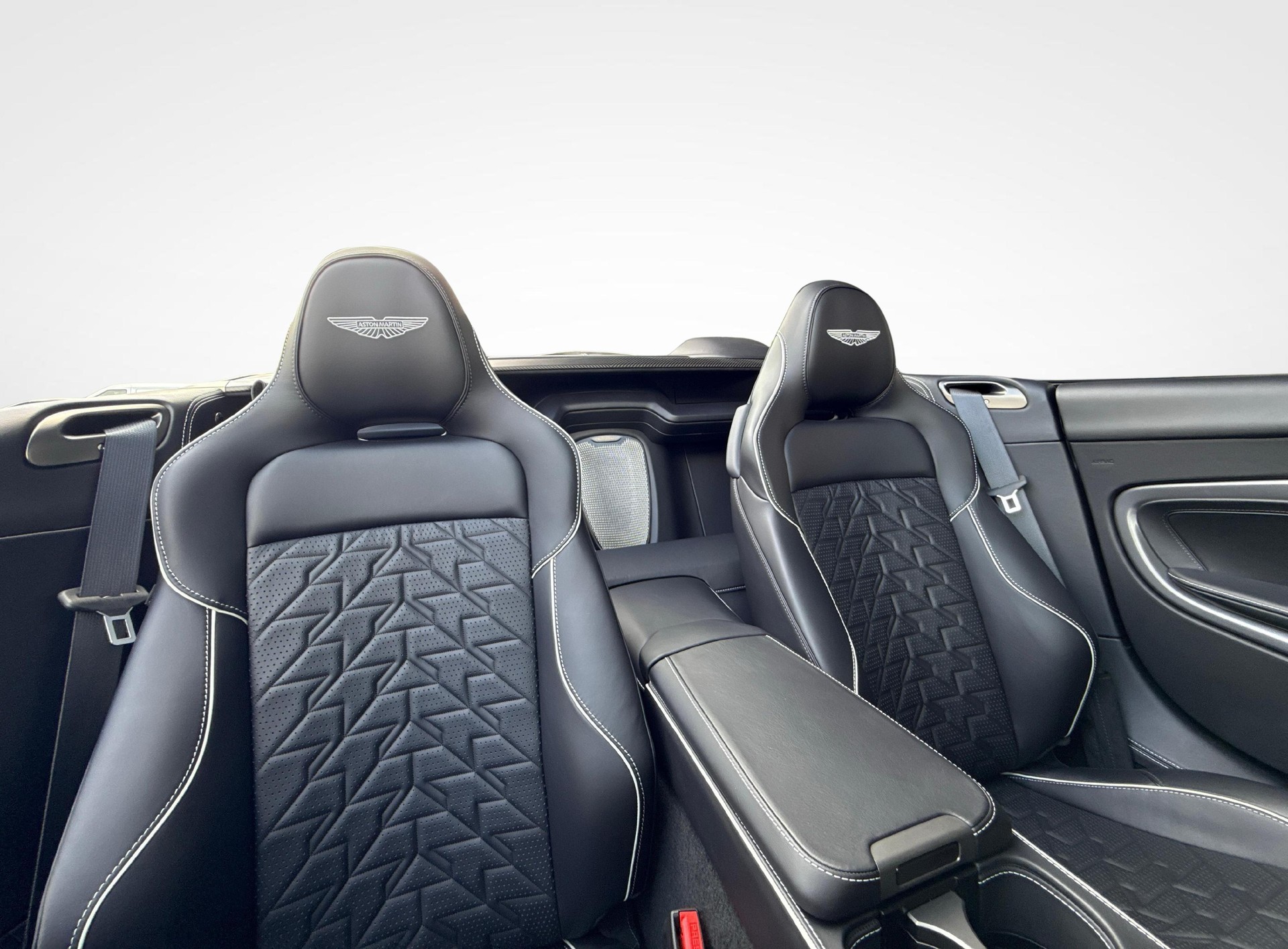 ASTON MARTIN Vanquish Volante 5.2 V12 Bi-Turbo-image-10