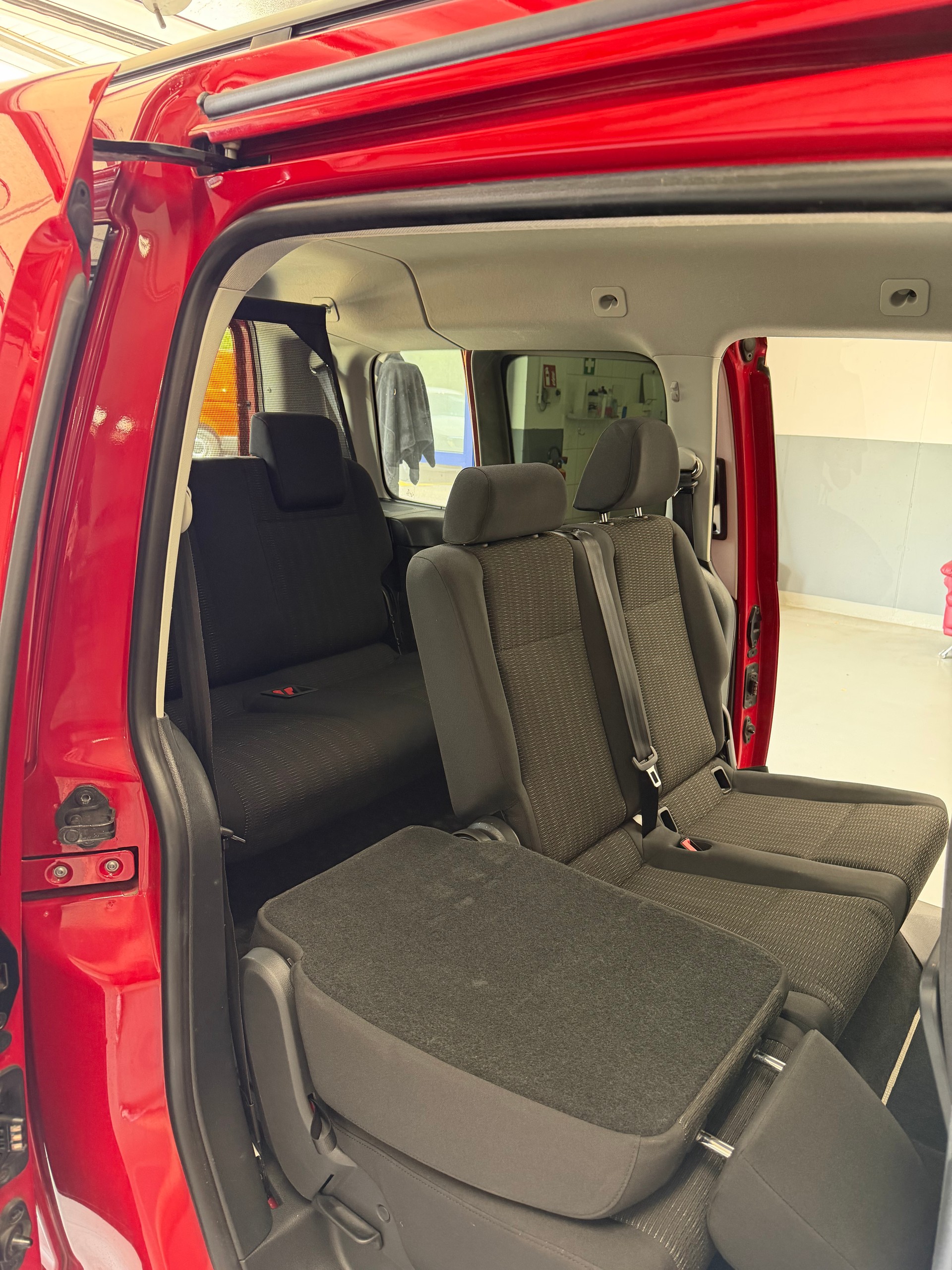 VW Caddy Maxi 2.0 TDI Highline DSG - 7 Plätzer - frisch ab MFK - Aussendienstfahrzeug (Autobahnkilometer)-image-14