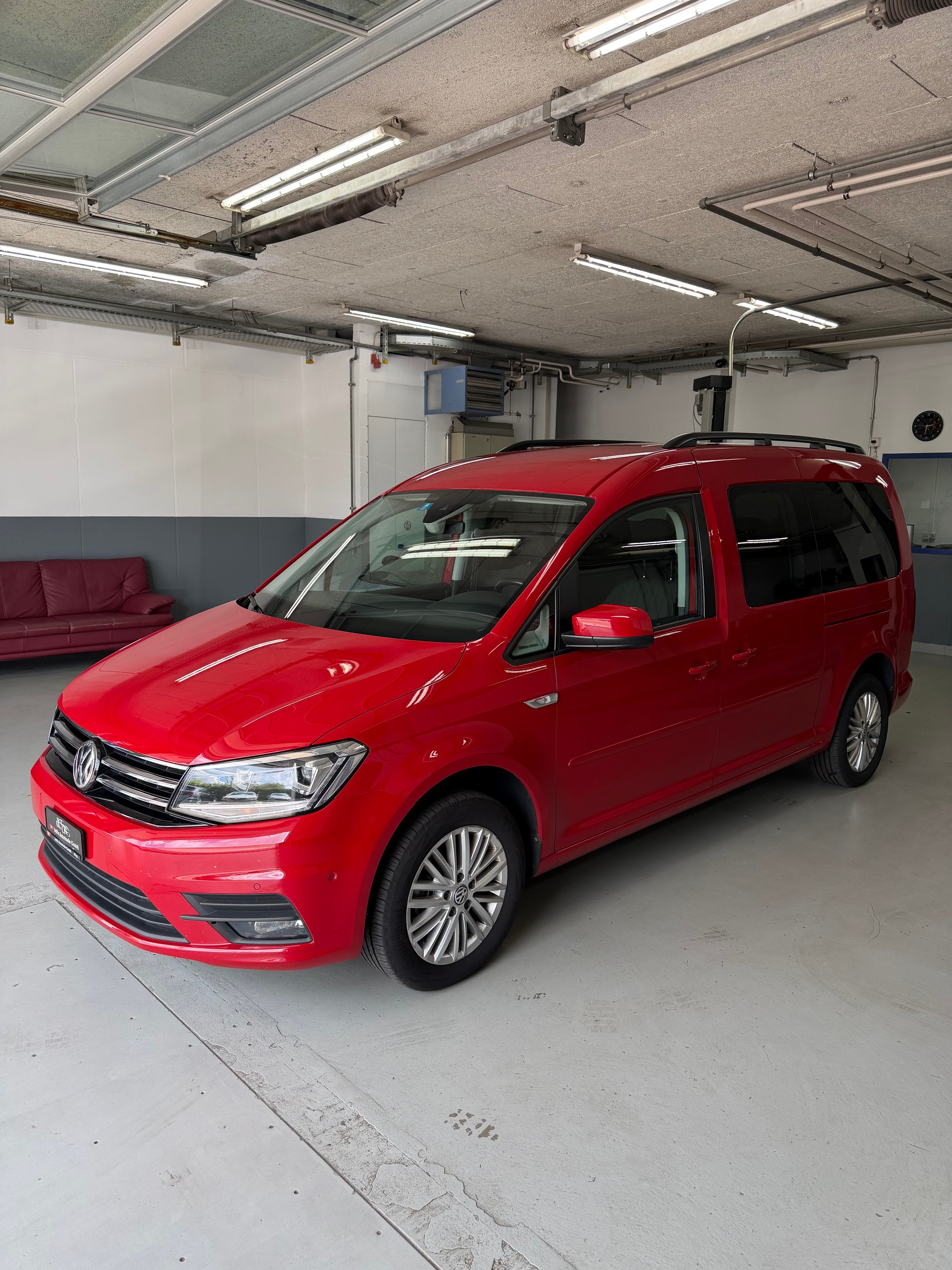 VW Caddy Maxi 2.0 TDI Highline DSG - 7 Plätzer - frisch ab MFK - Aussendienstfahrzeug (Autobahnkilometer)-image-1