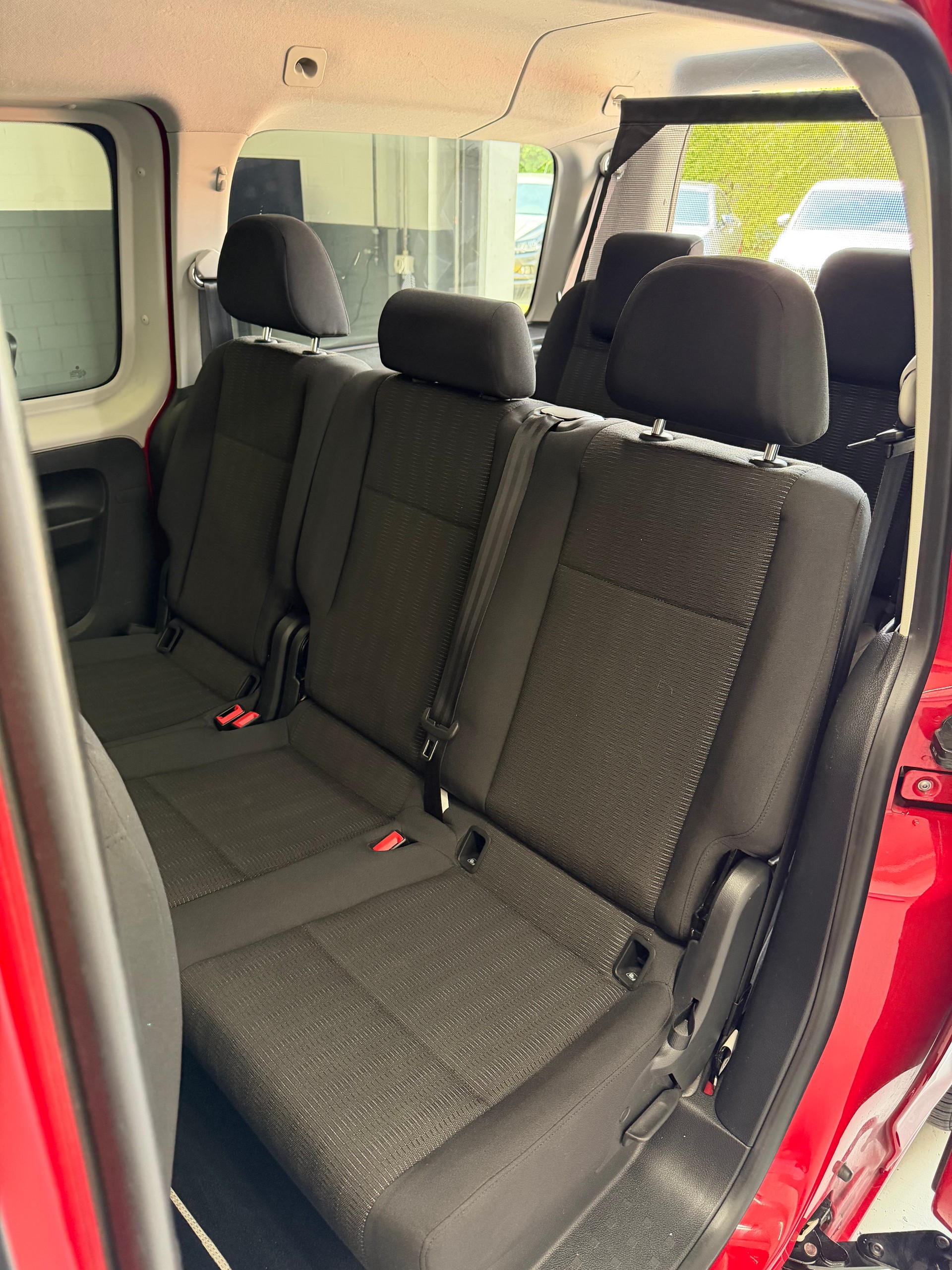 VW Caddy Maxi 2.0 TDI Highline DSG - 7 Plätzer - frisch ab MFK - Aussendienstfahrzeug (Autobahnkilometer)-image-13