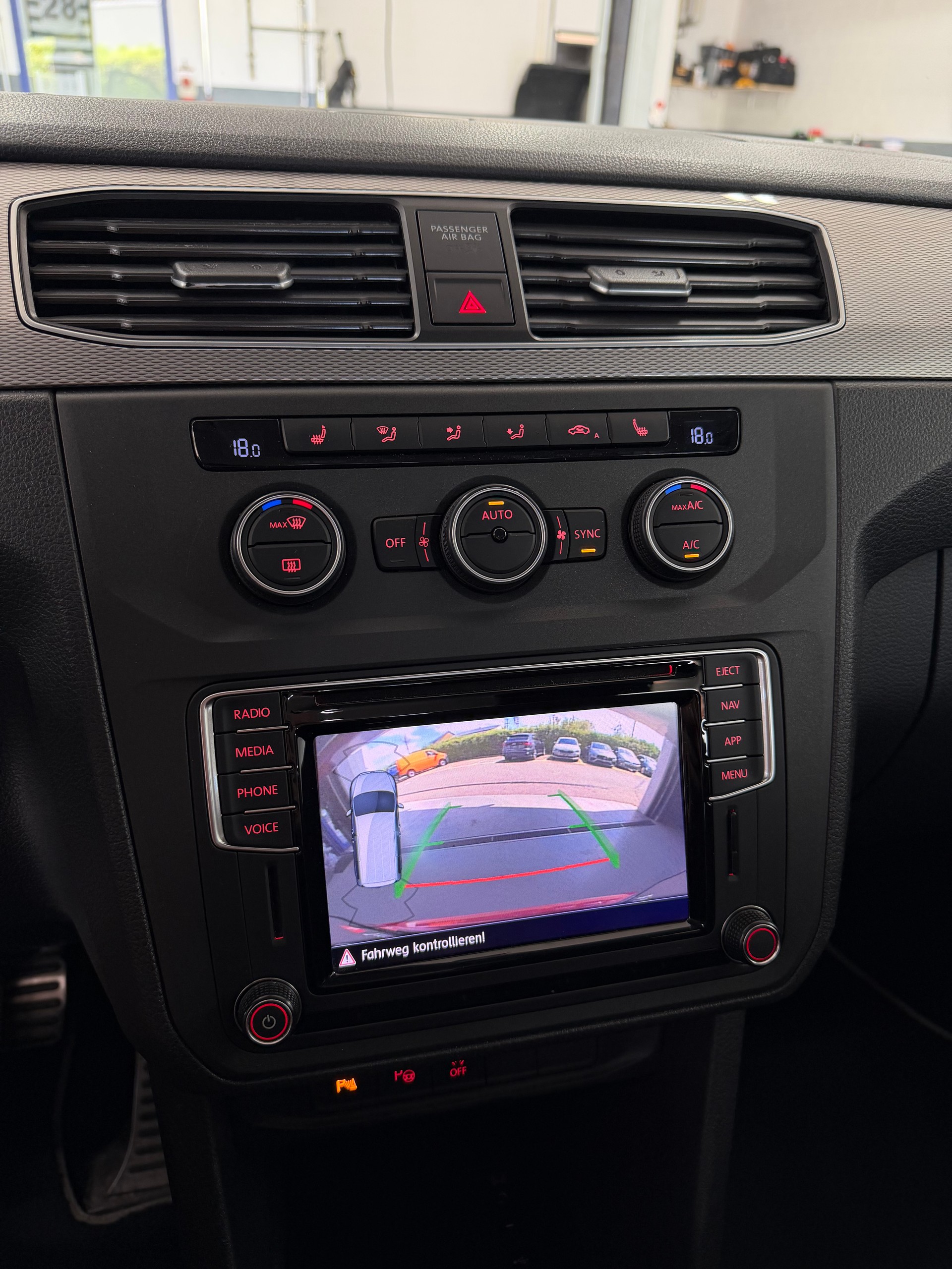 VW Caddy Maxi 2.0 TDI Highline DSG - 7 Plätzer - frisch ab MFK - Aussendienstfahrzeug (Autobahnkilometer)-image-10
