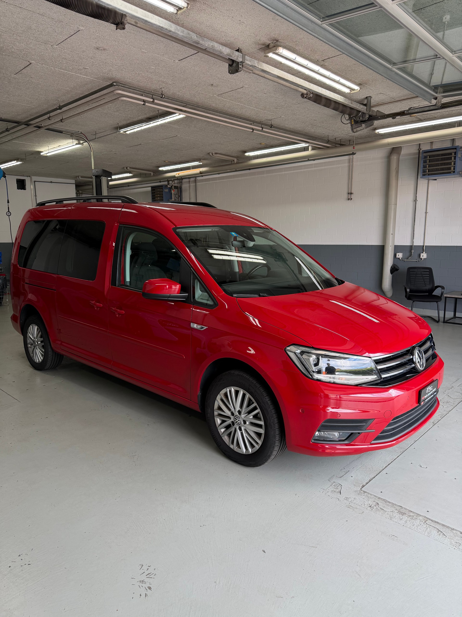 VW Caddy Maxi 2.0 TDI Highline DSG - 7 Plätzer - frisch ab MFK - Aussendienstfahrzeug (Autobahnkilometer)-image-3