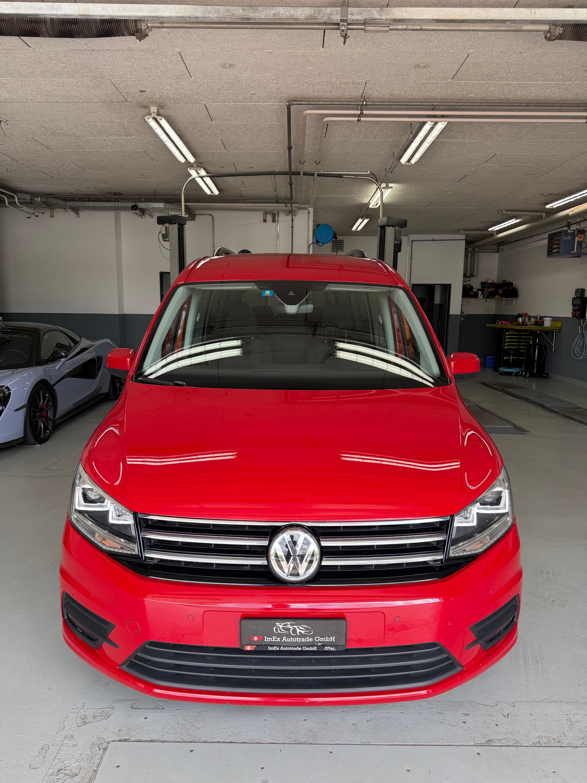 VW Caddy Maxi 2.0 TDI Highline DSG - 7 Plätzer - frisch ab MFK - Aussendienstfahrzeug (Autobahnkilometer)-image-2
