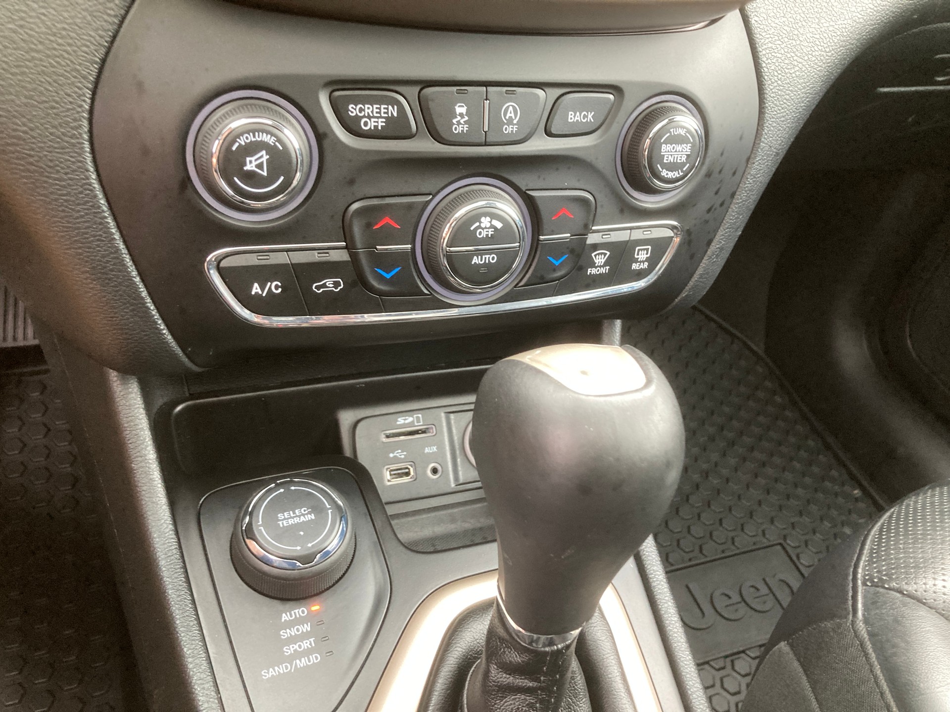 JEEP Cherokee 2.2TD Longitude Sw- Black Ed. AWD 9ATX-image-12