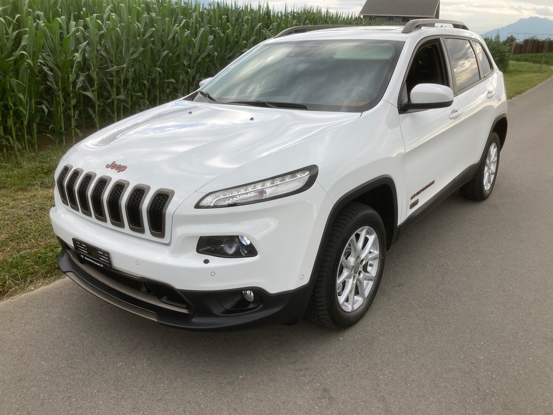 JEEP Cherokee 2.2TD Longitude Sw- Black Ed. AWD 9ATX-image-0