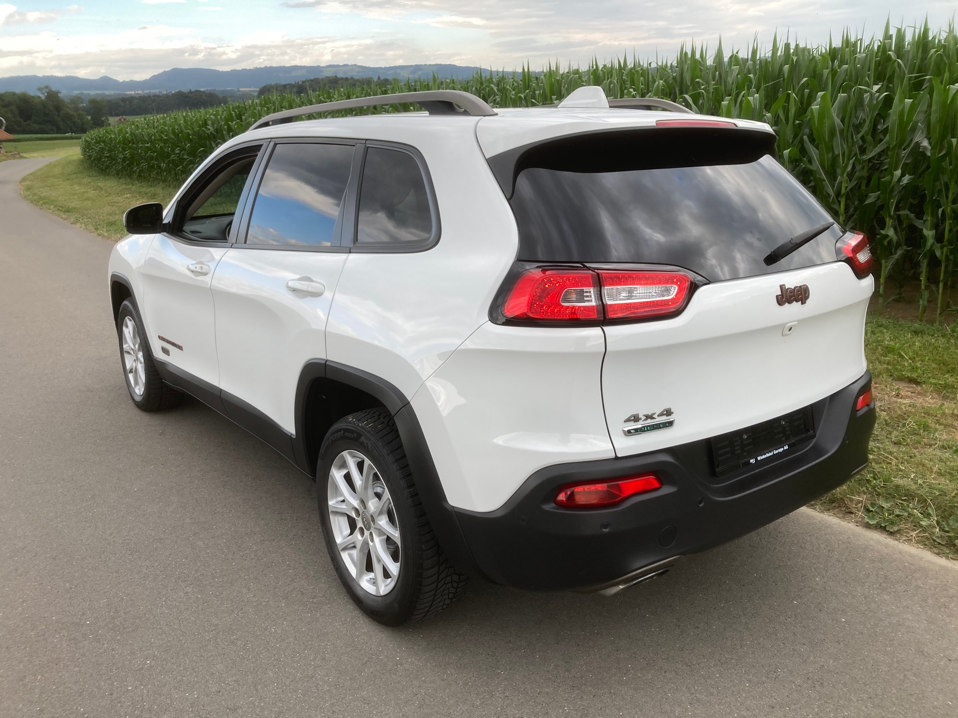 JEEP Cherokee 2.2TD Longitude Sw- Black Ed. AWD 9ATX-image-3