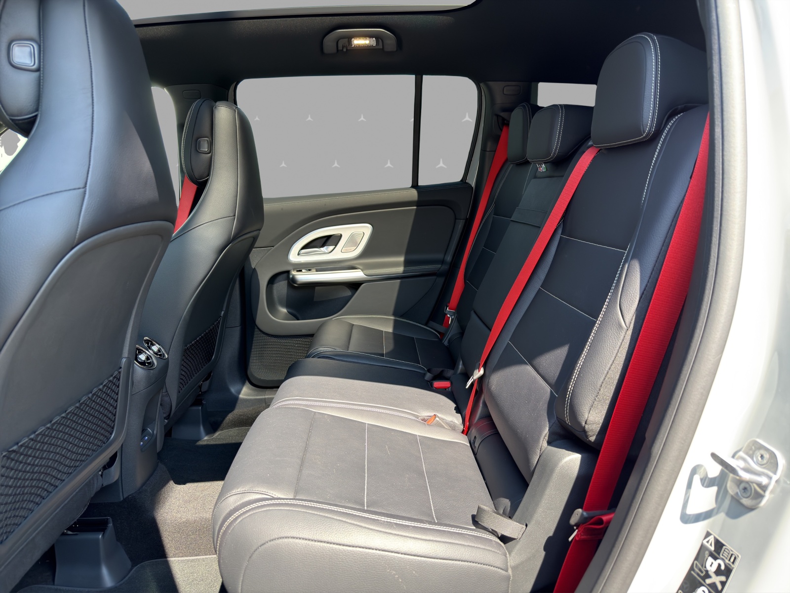 MERCEDES-BENZ GLB 220 4Matic 8G-Tronic-image-11