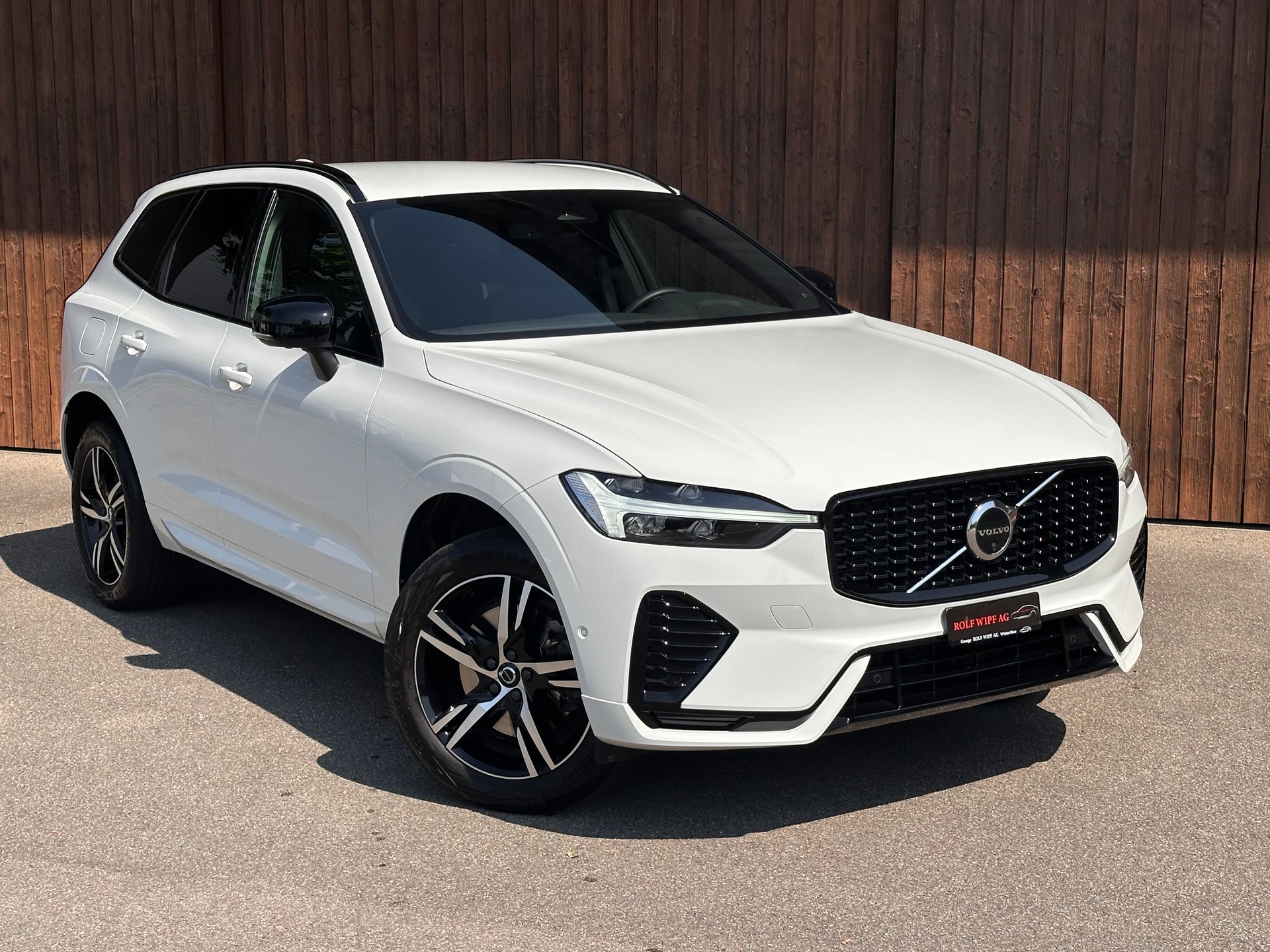 VOLVO XC60 B5 Benzin AWD R-Design Geartronic-image-1