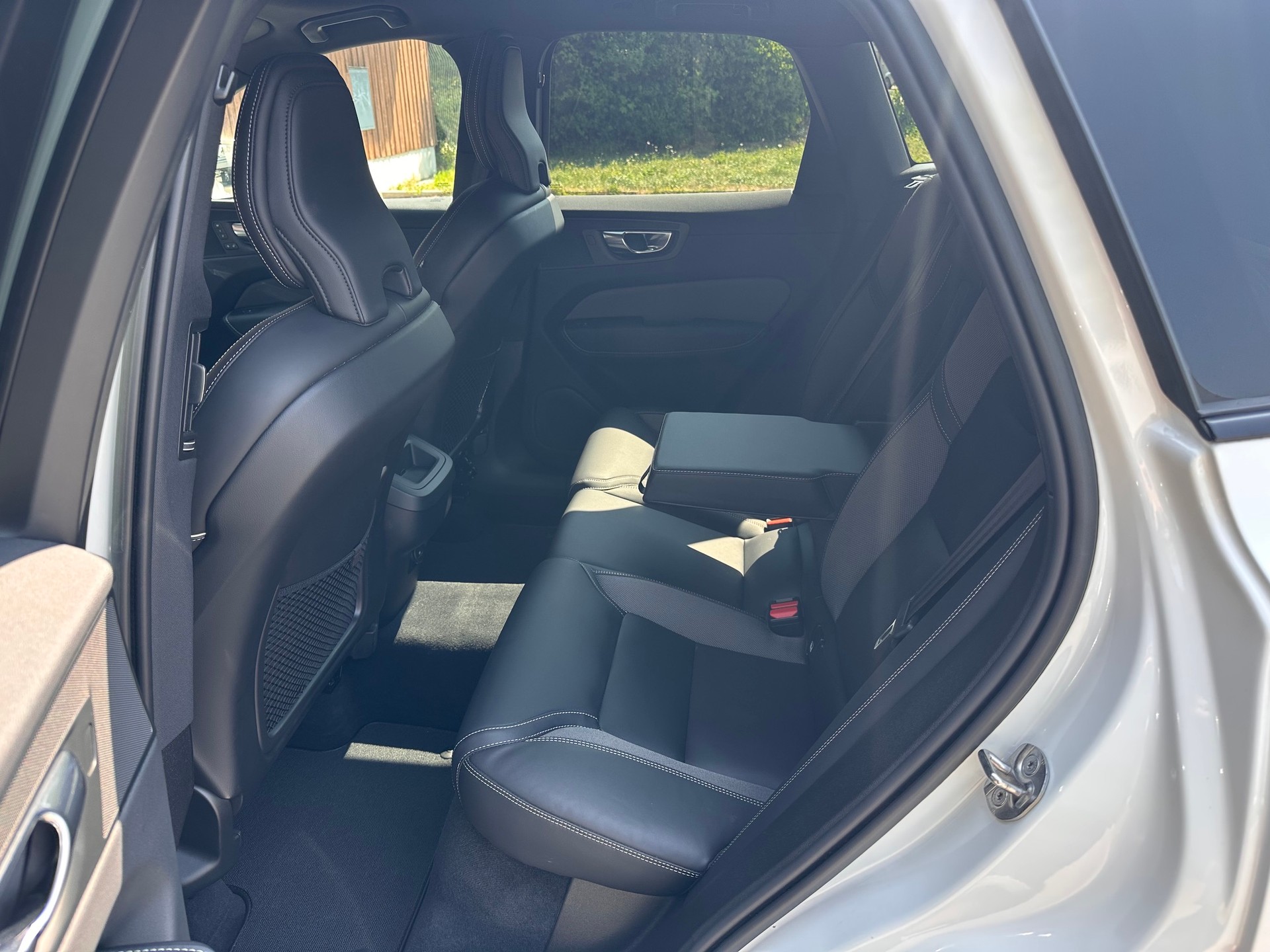 VOLVO XC60 B5 Benzin AWD R-Design Geartronic-image-8