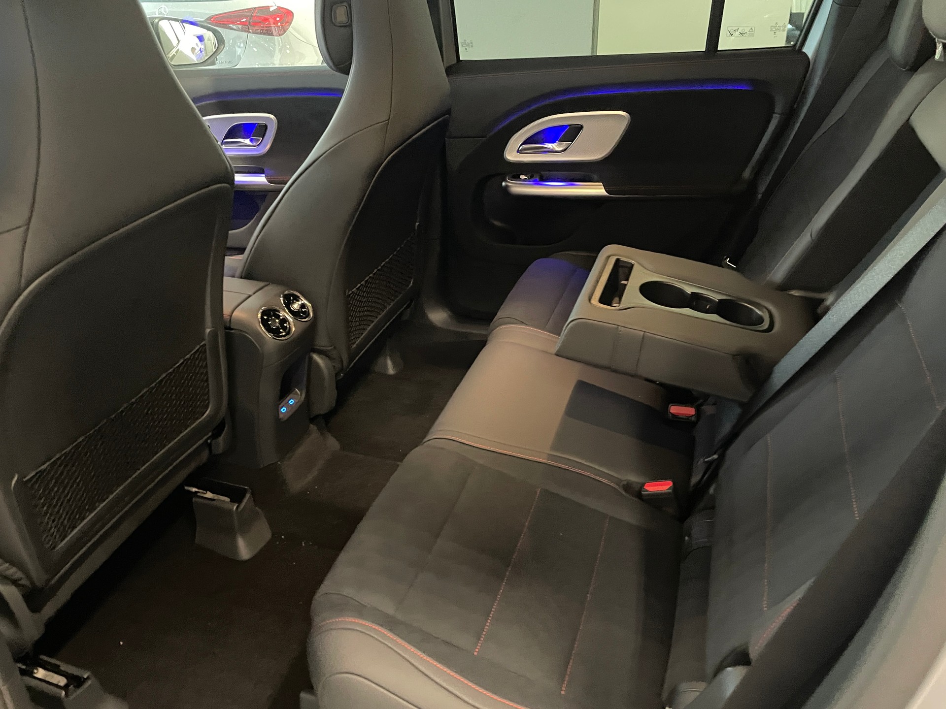 MERCEDES-BENZ GLB 220 4M AMG Line 7places-image-11
