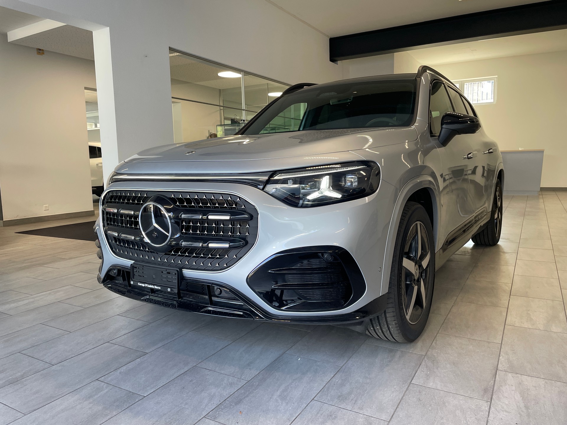MERCEDES-BENZ GLB 220 4M AMG Line 7places-image-1