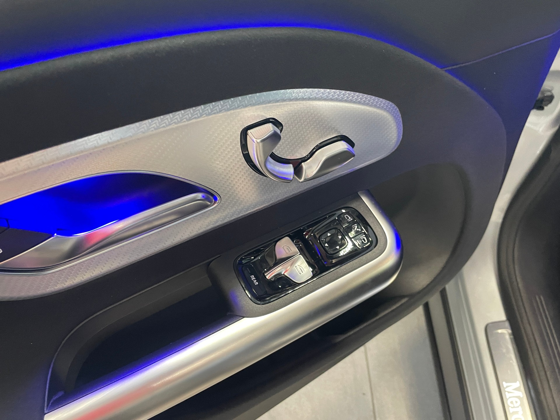 MERCEDES-BENZ GLB 220 4M AMG Line 7places-image-13