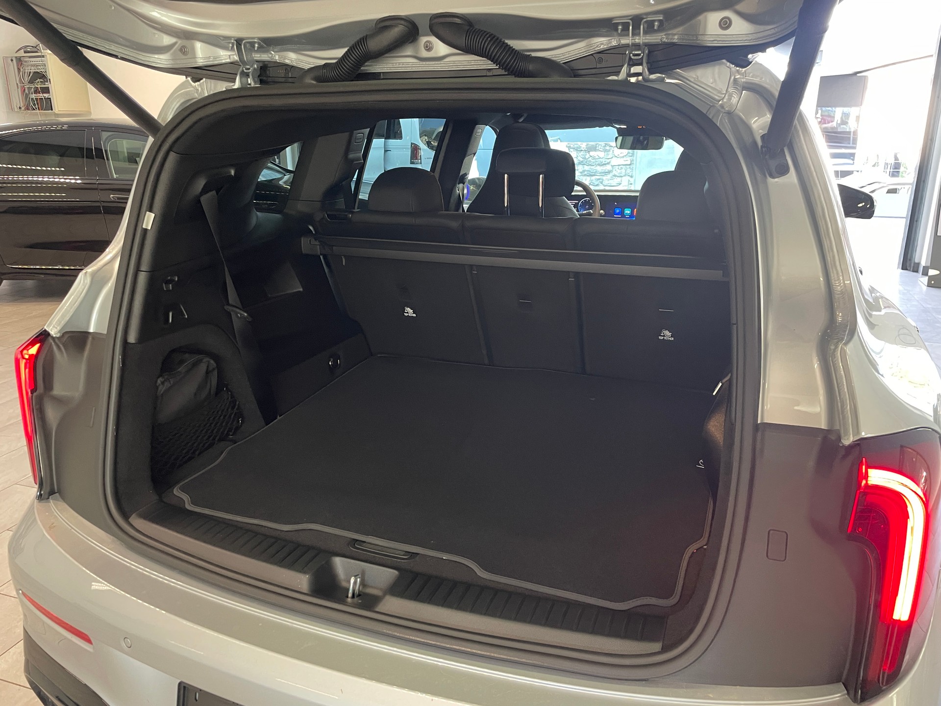 MERCEDES-BENZ GLB 220 4M AMG Line 7places-image-8
