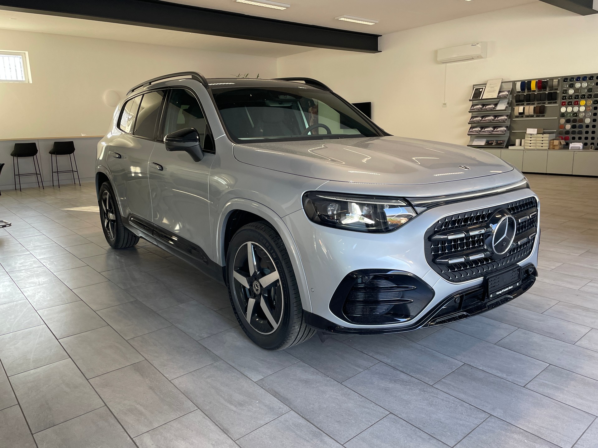 MERCEDES-BENZ GLB 220 4M AMG Line 7places-image-2