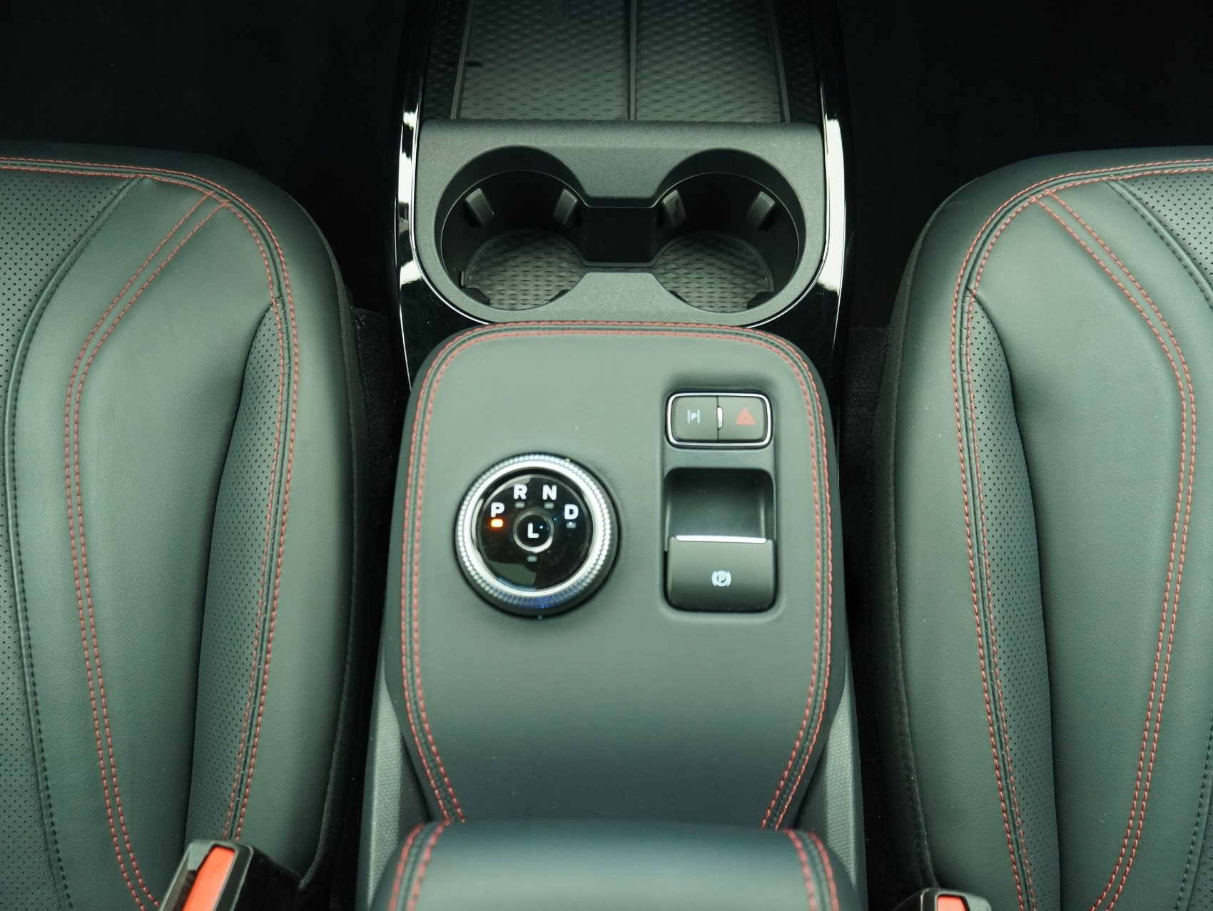 FORD Mustang Mach-E Standard AWD-image-14