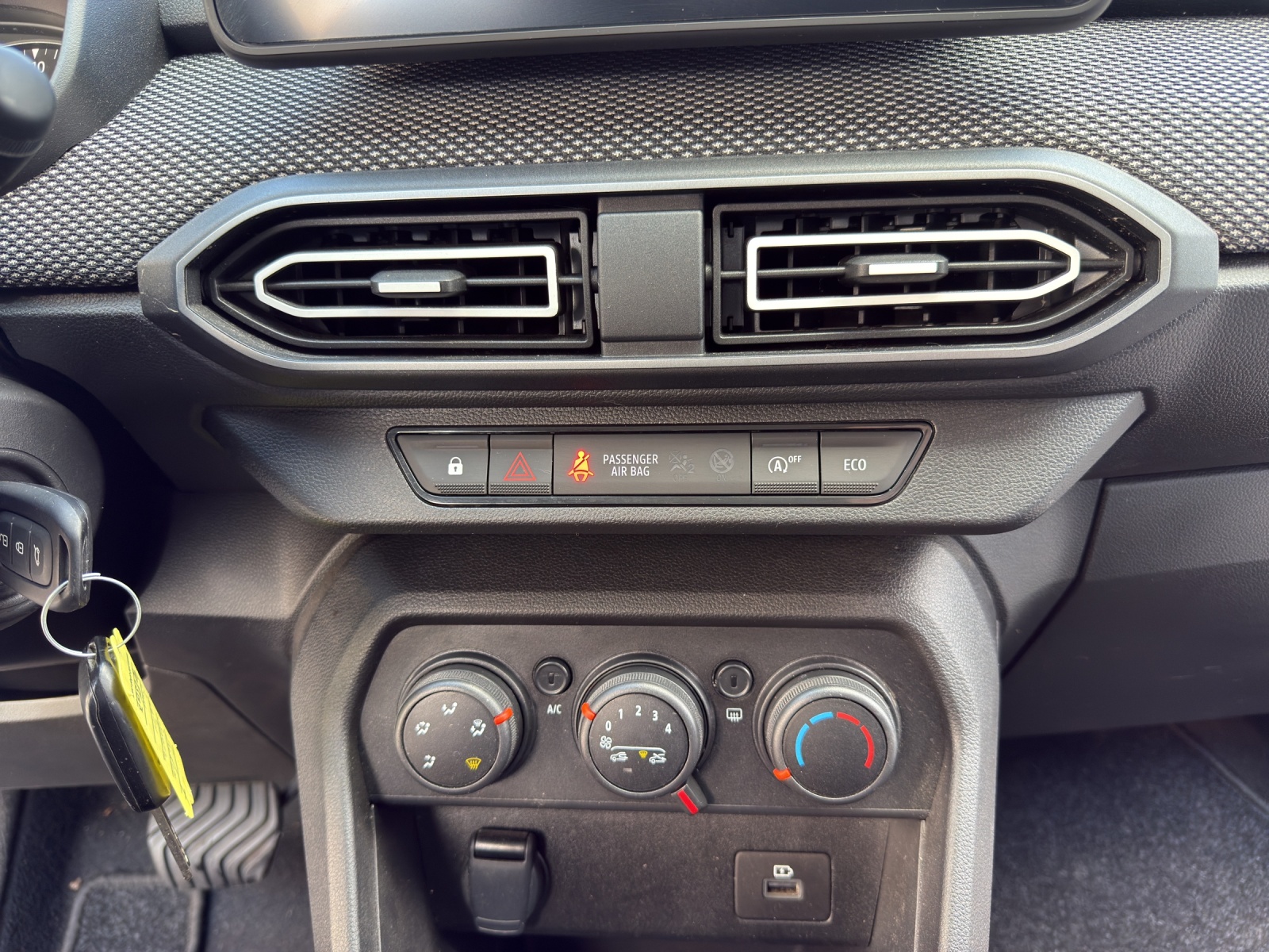 DACIA Sandero TCe 90 Expression CVT-image-15