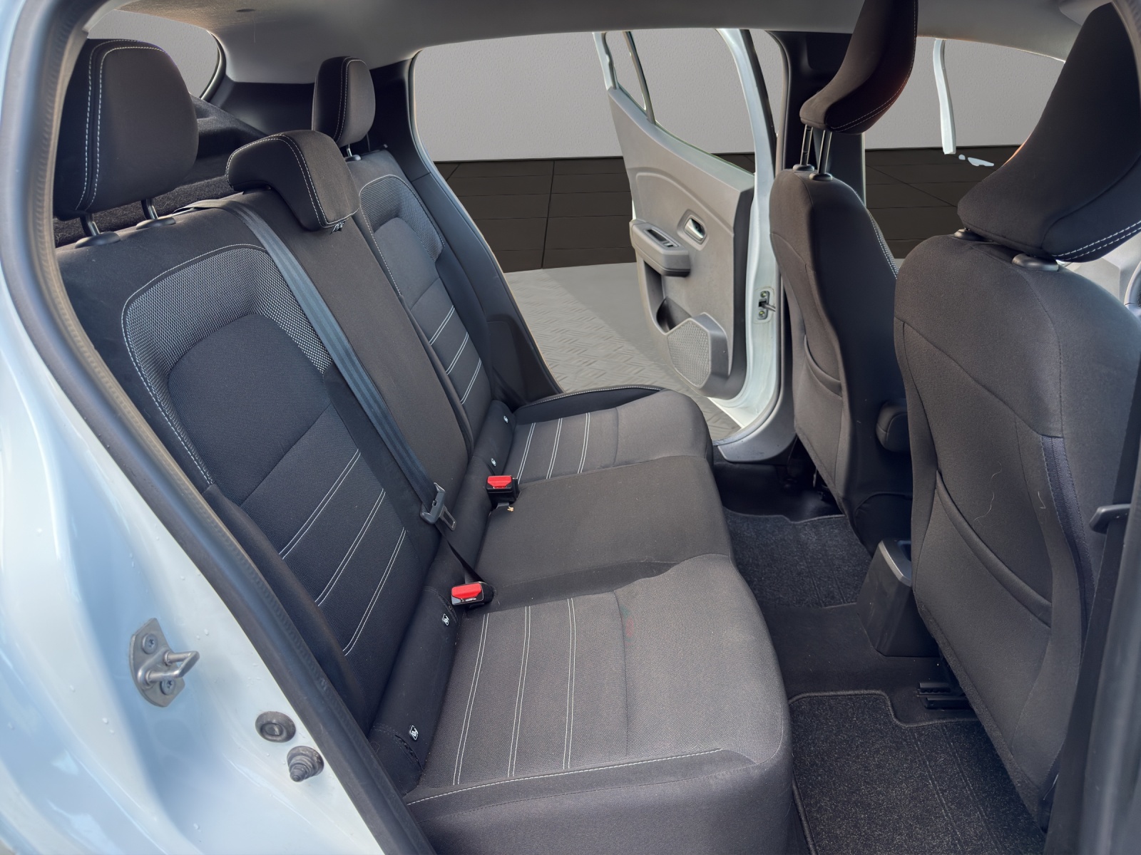 DACIA Sandero TCe 90 Expression CVT-image-17