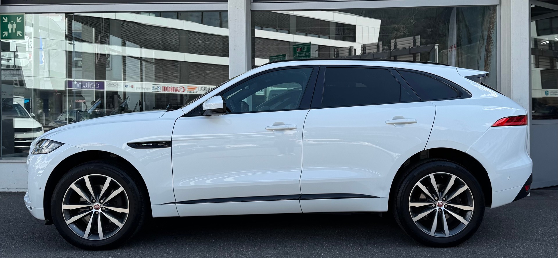 JAGUAR F-Pace 30t 2.0 R-Sport AWD Automatik-image-2
