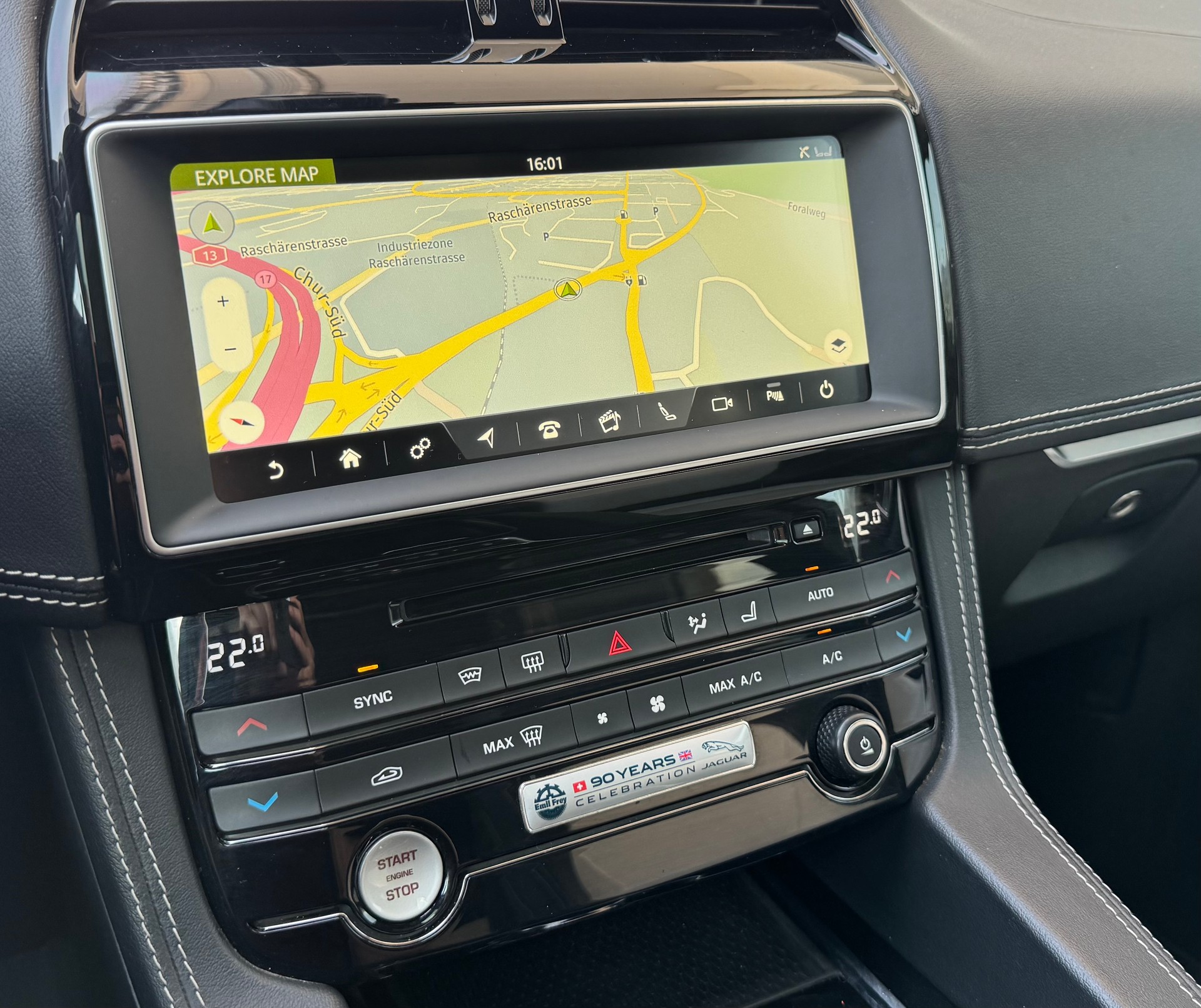 JAGUAR F-Pace 30t 2.0 R-Sport AWD Automatik-image-16