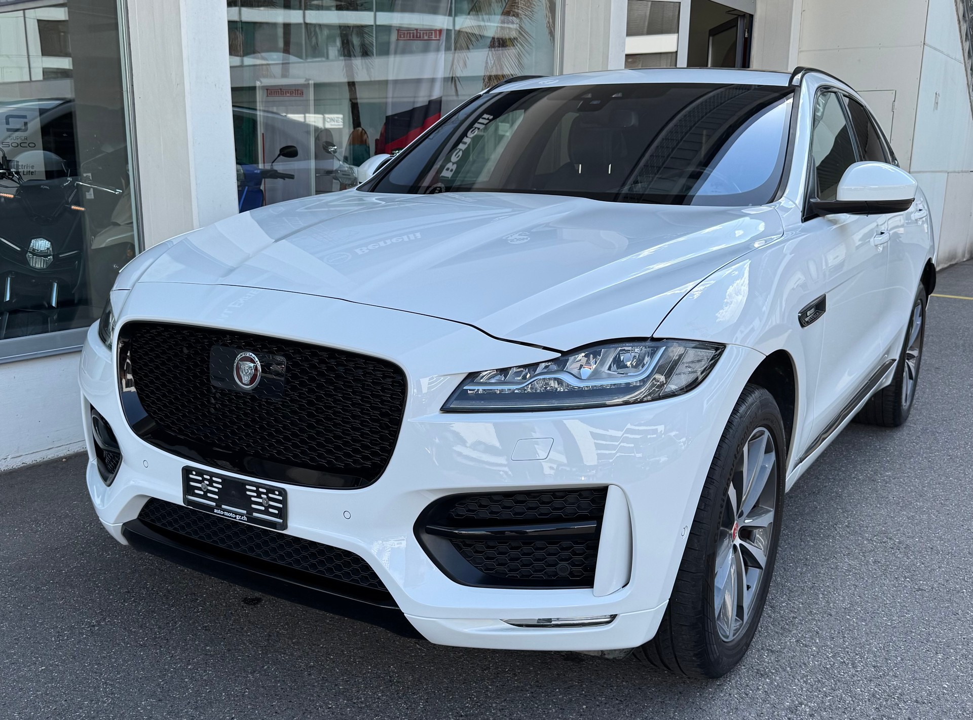 JAGUAR F-Pace 30t 2.0 R-Sport AWD Automatik-image-5