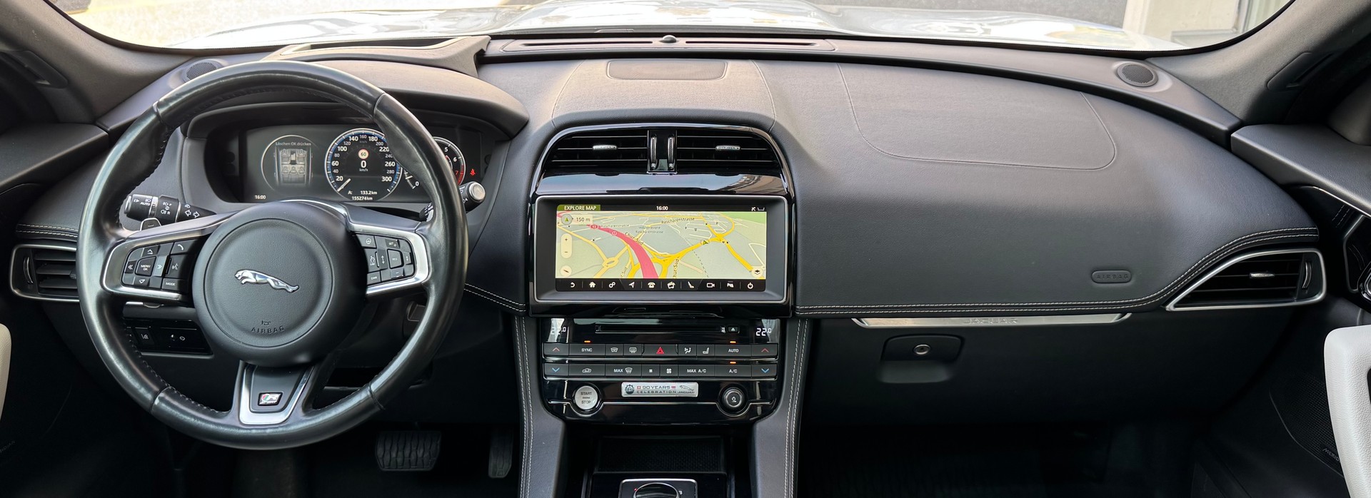 JAGUAR F-Pace 30t 2.0 R-Sport AWD Automatik-image-12