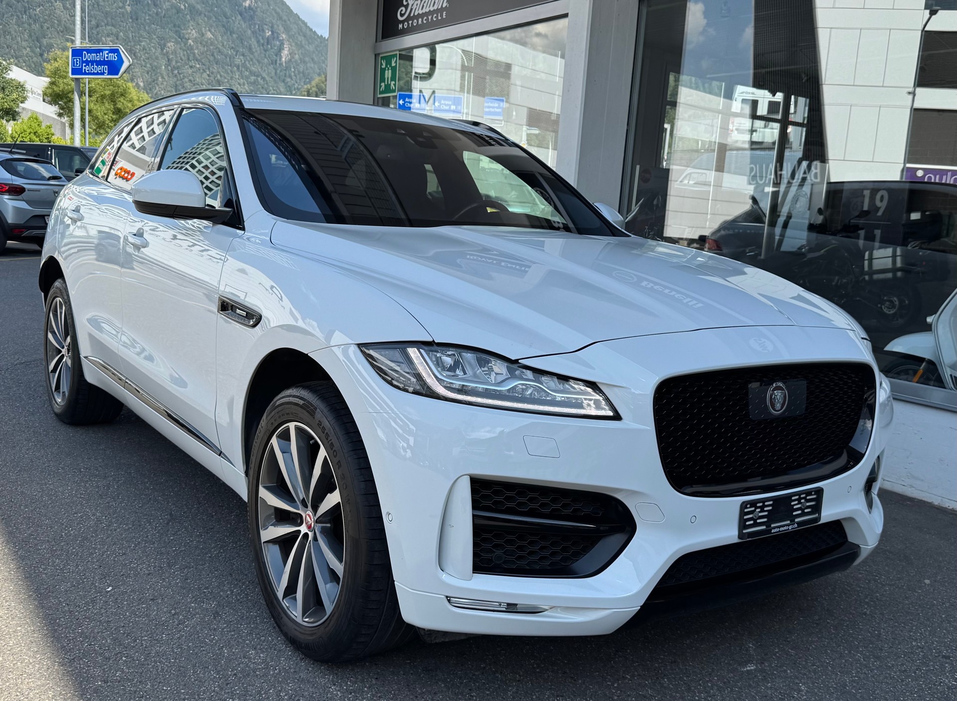 JAGUAR F-Pace 30t 2.0 R-Sport AWD Automatik-image-0