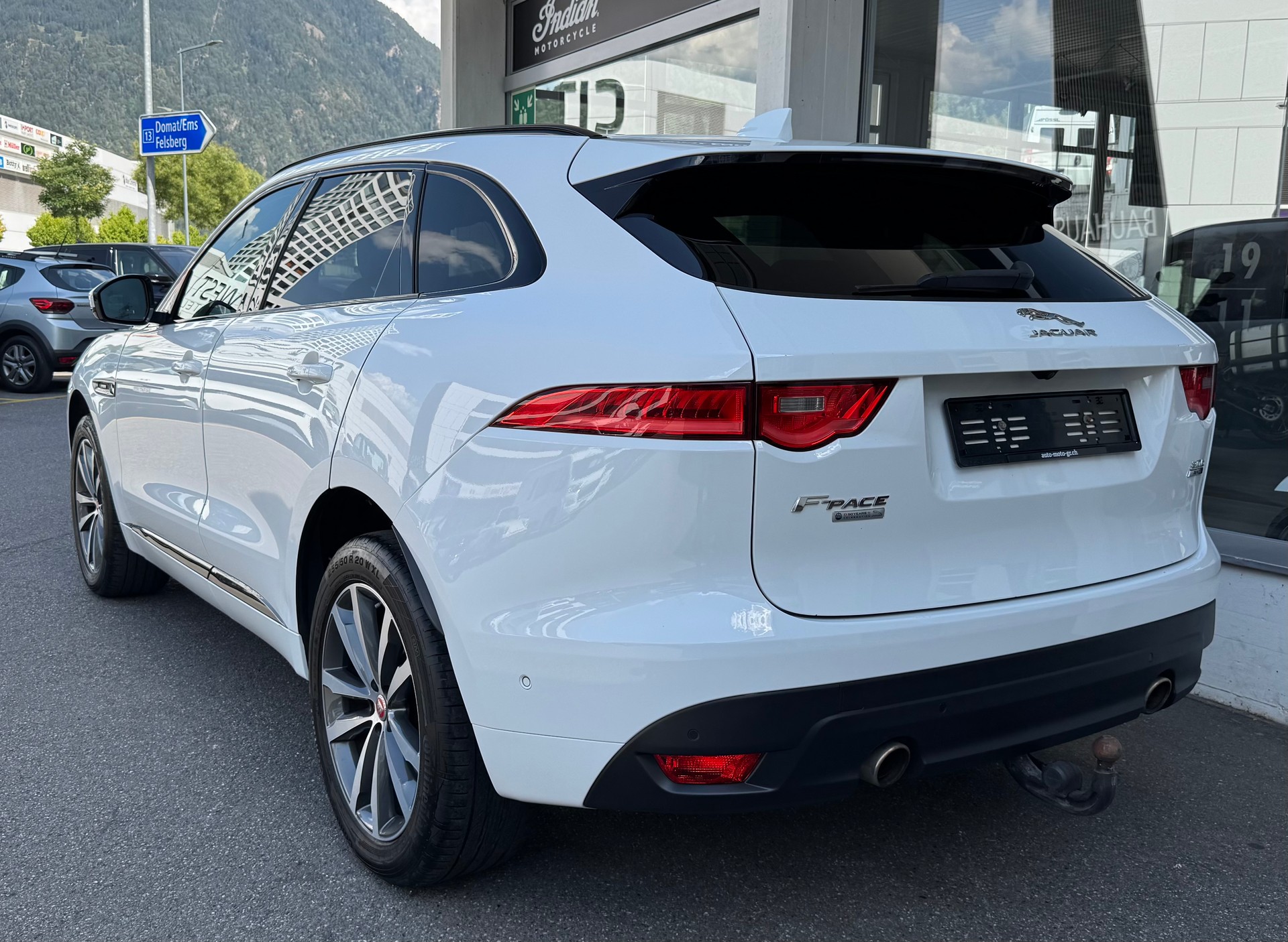 JAGUAR F-Pace 30t 2.0 R-Sport AWD Automatik-image-3