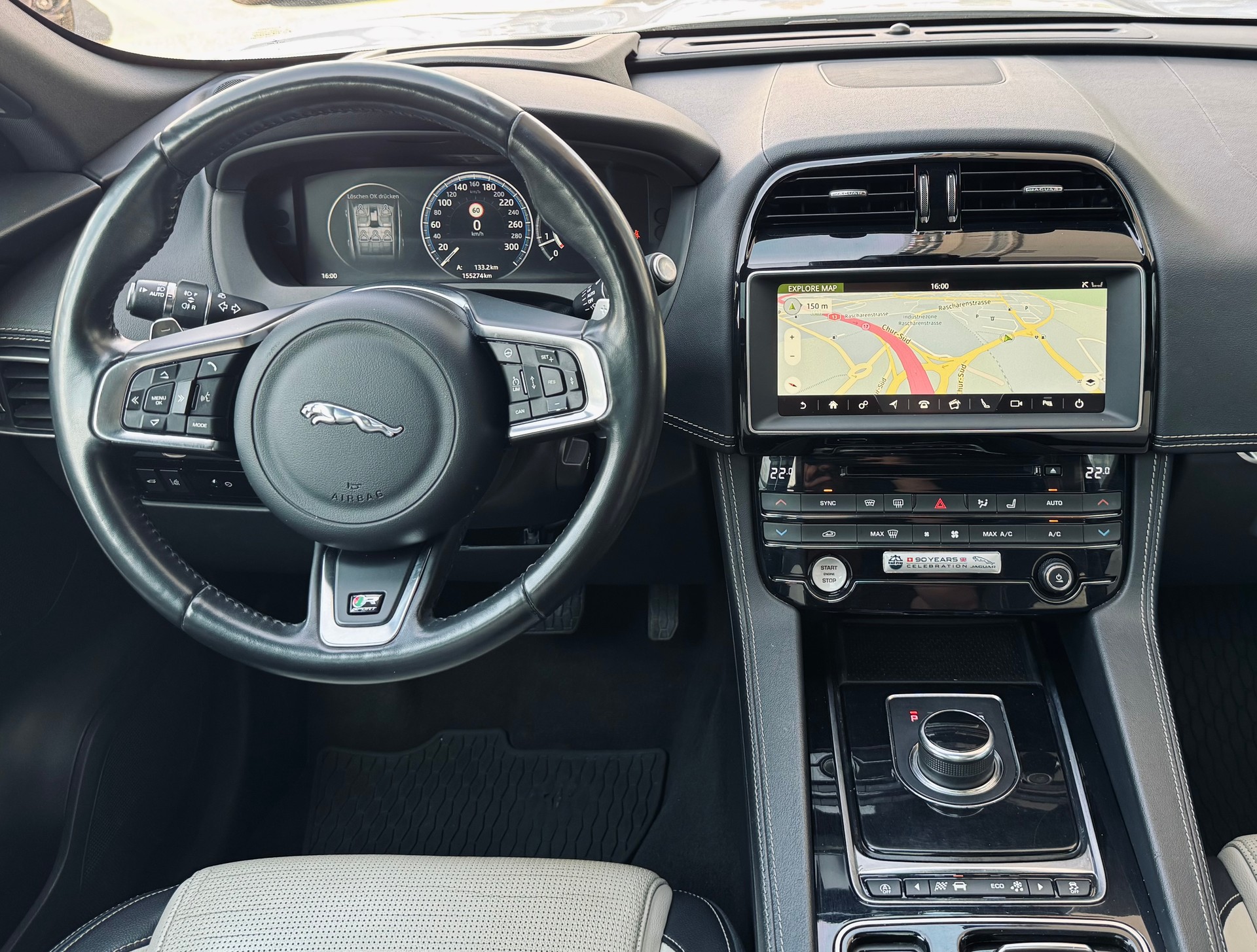 JAGUAR F-Pace 30t 2.0 R-Sport AWD Automatik-image-13