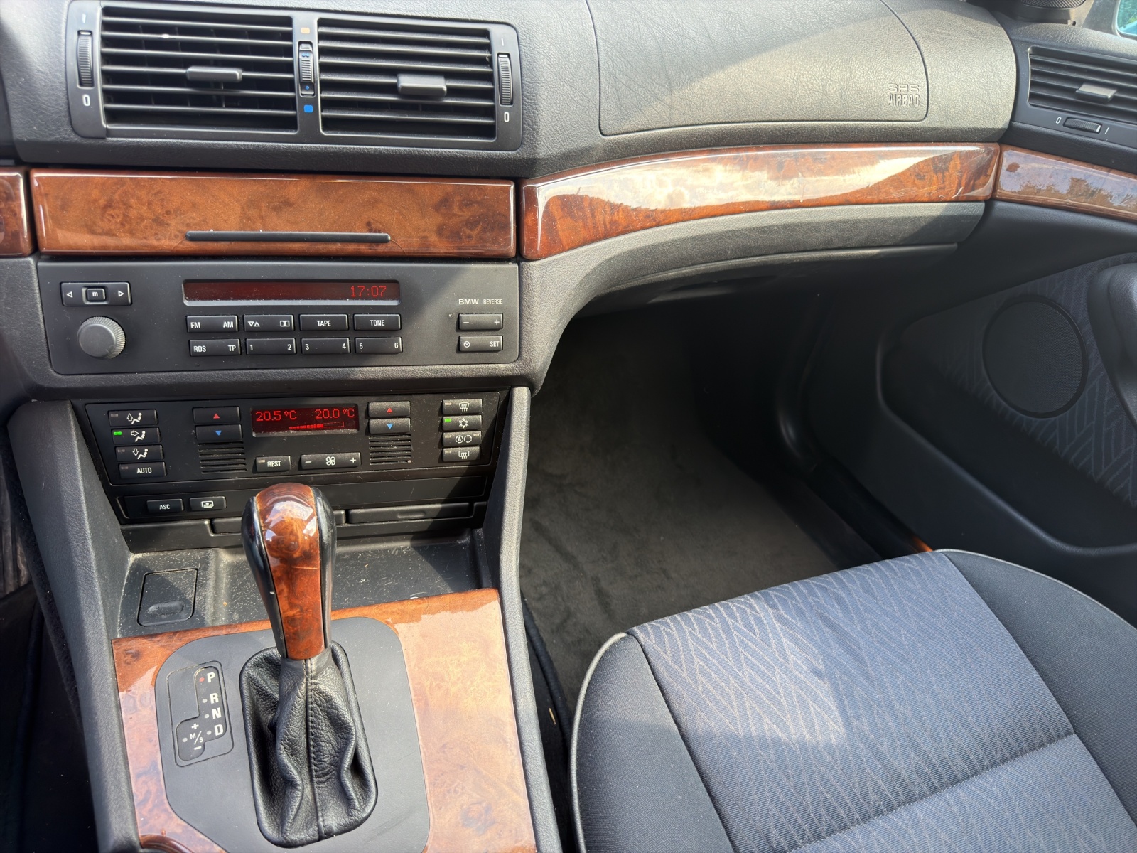 BMW 523i-image-7
