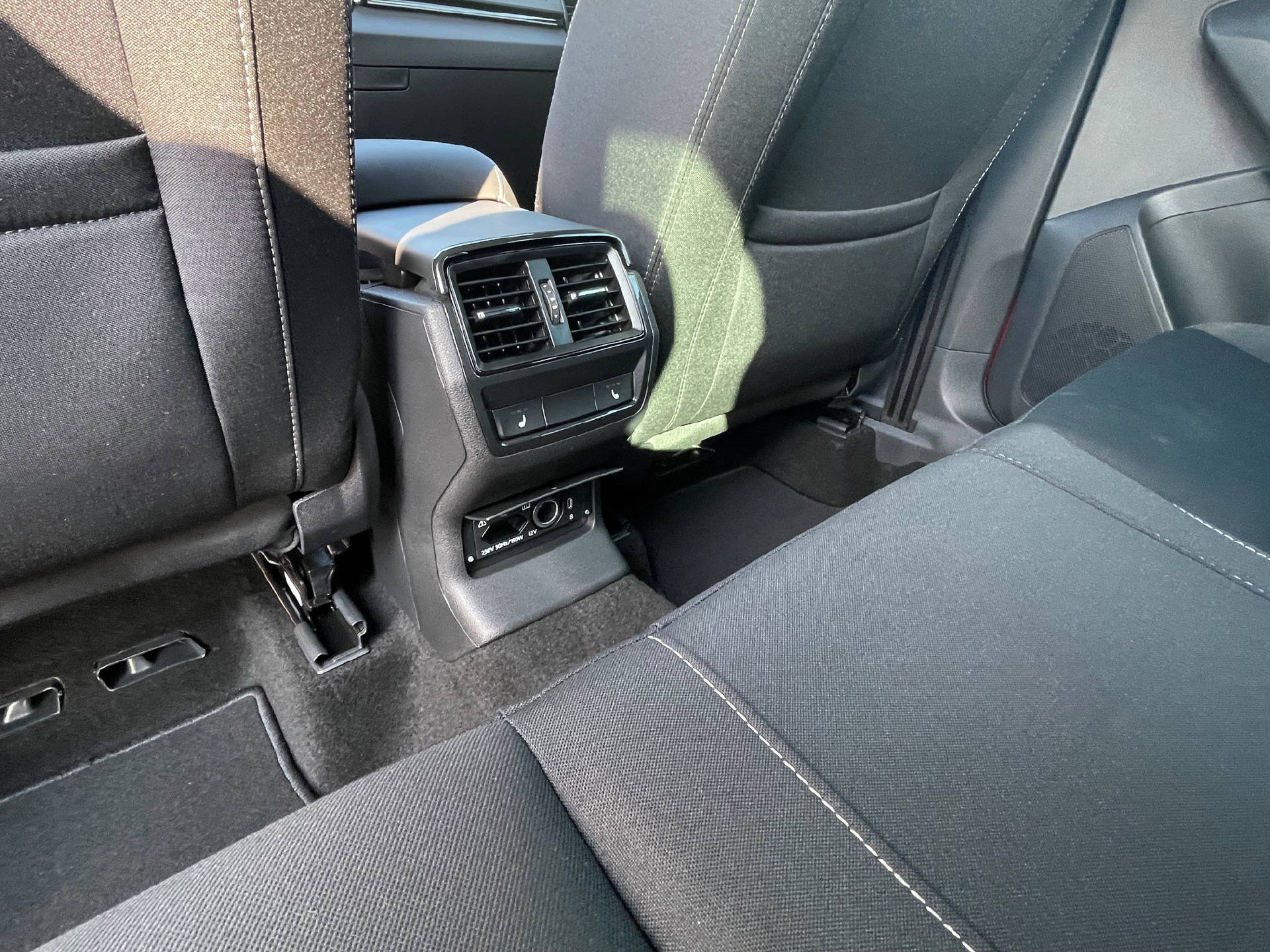SKODA Karoq 2.0 TSI SportLine 4x4 DSG-image-8